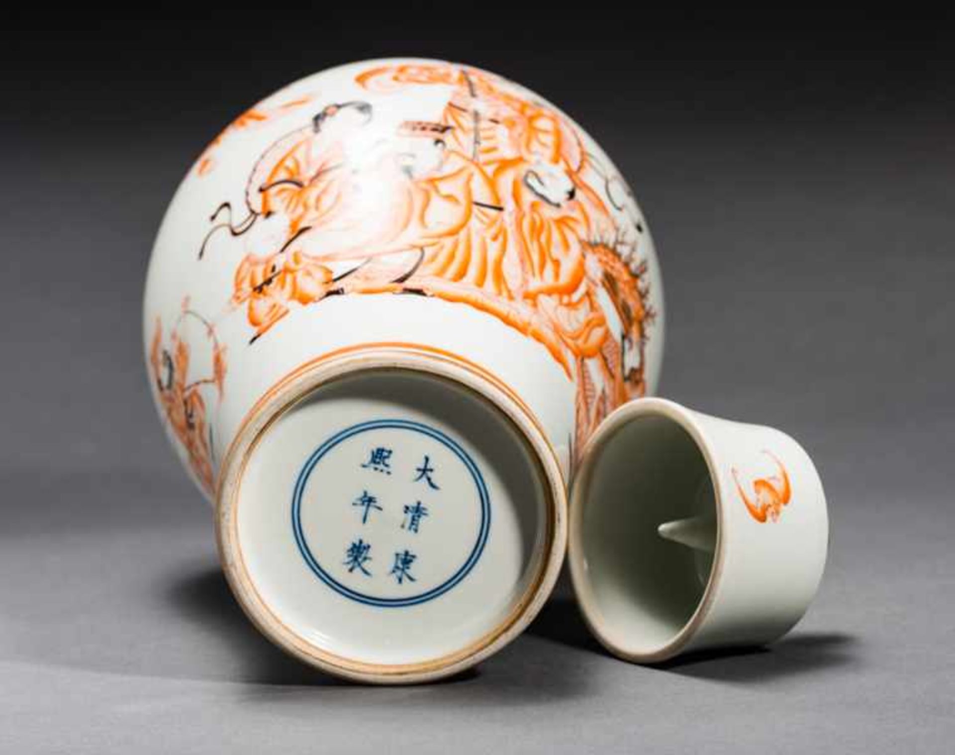 MEIPING VASE WITH COURTLY SCENE Porcelain with iron-red painting and gilding. China, Very well- - Image 5 of 6