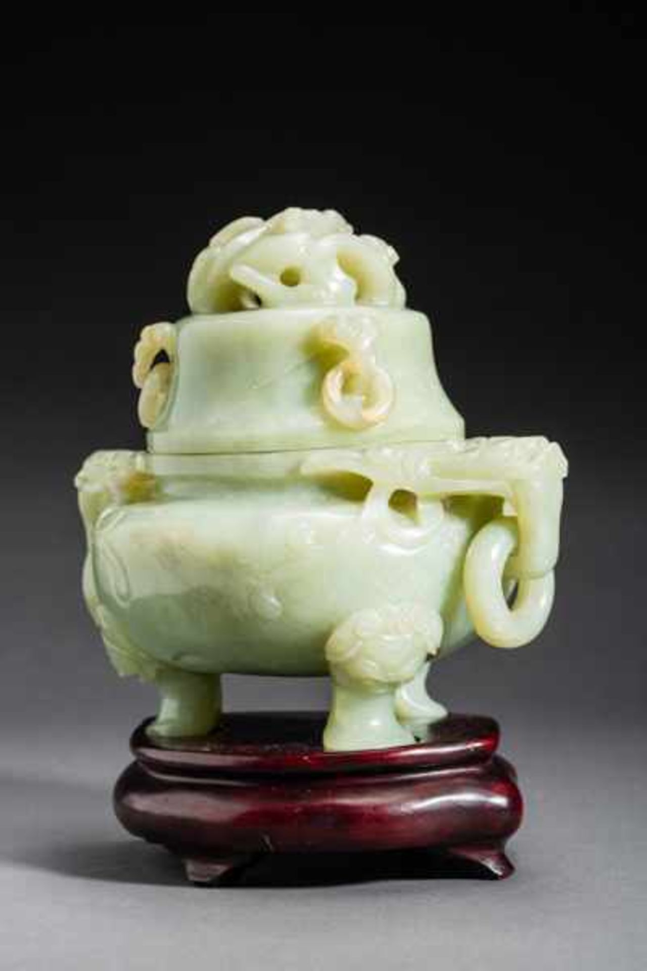 HEAVY JADE VESSEL WITH FANTASTIC ANIMALS Jade. China, Three-legged ding with lid cut out of a - Image 2 of 5