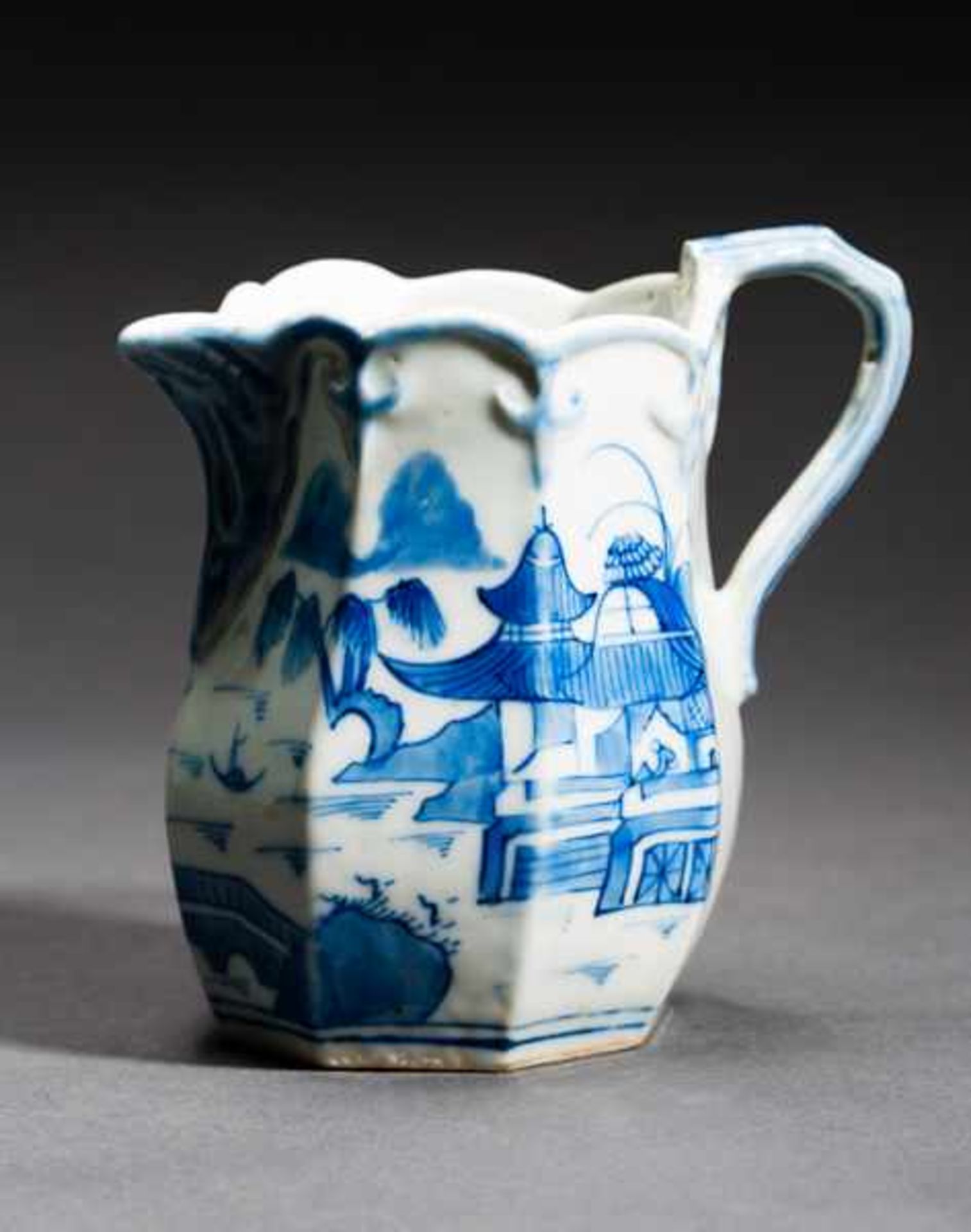 PITCHER WITH LANDSCAPE Blue-white porcelain. China, Qing-dynasty, 19th cent.An unusual pitcher in