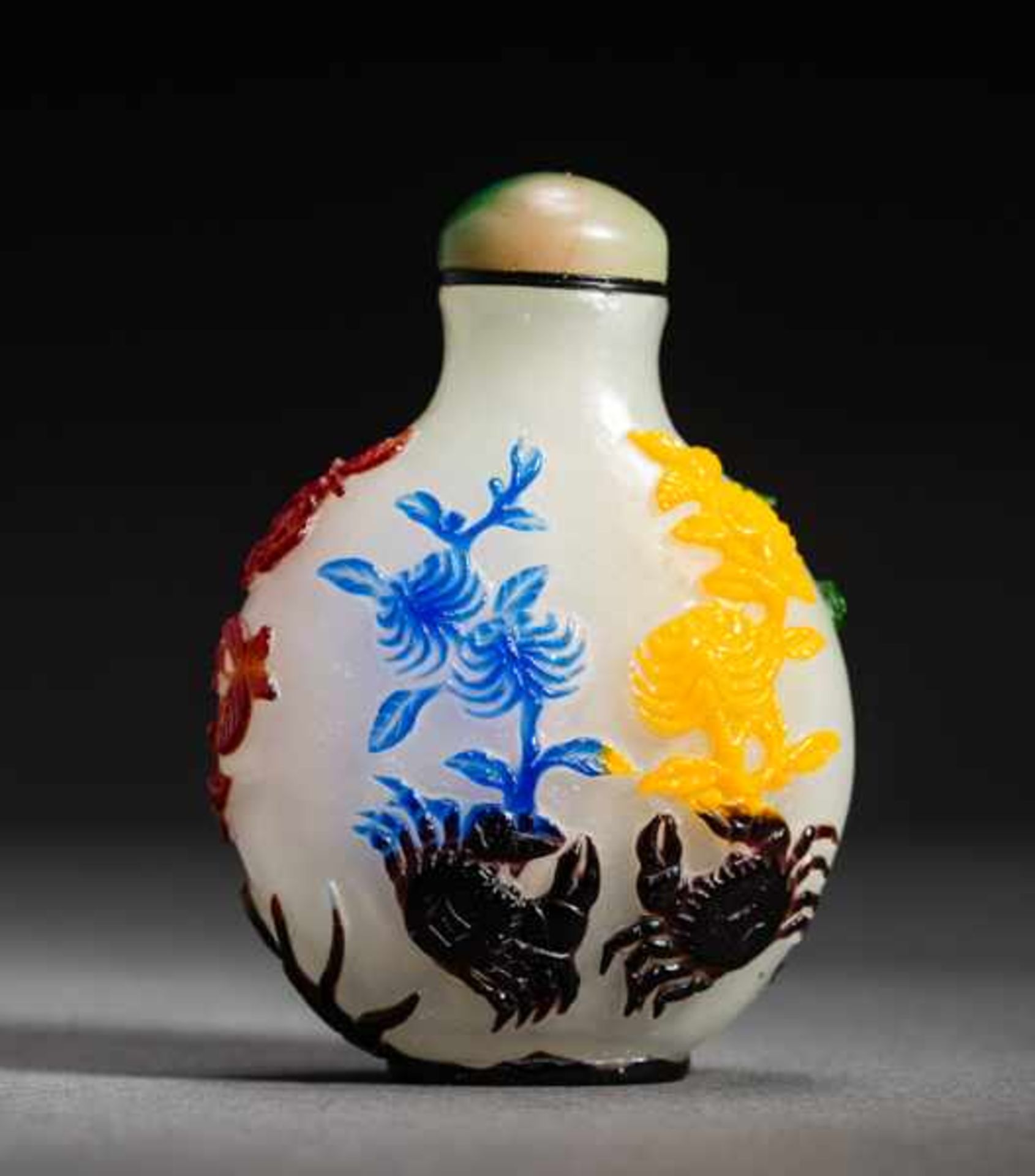 BLOSSOMS, PAVILION, FROGS AND CRABS Colored cameo glass. Stopper: Jade, ivory spoon. China, Round - Image 2 of 7