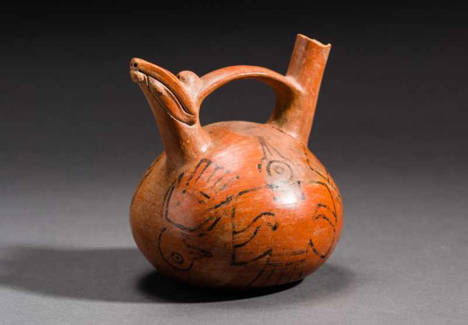 PIPE VESSEL WITH AVIARY DECORATION Terracotta and pain. Salinar, ca. 300 anteSpherical vessel with a - Image 3 of 4