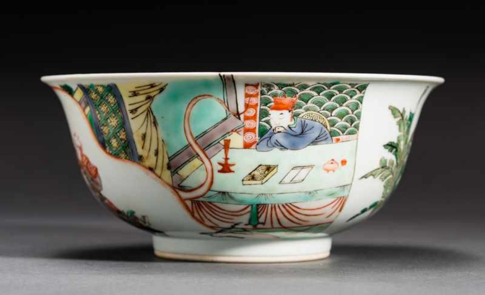 DEEP BOWL WITH FIGURAL SCENE Porcelain with enamel paint. China, On the outside of the curved - Image 6 of 7