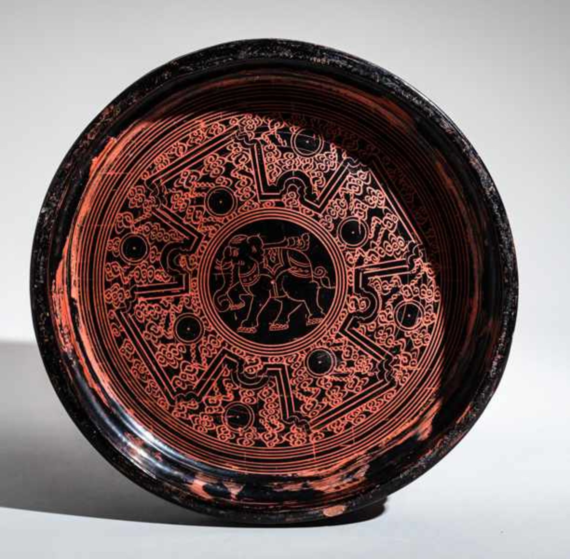 COSMETIC BOX BI-IT Lacquer technique, wood and bamboo. Burma, late Konbaung, 19th cent.A four-part - Image 3 of 3
