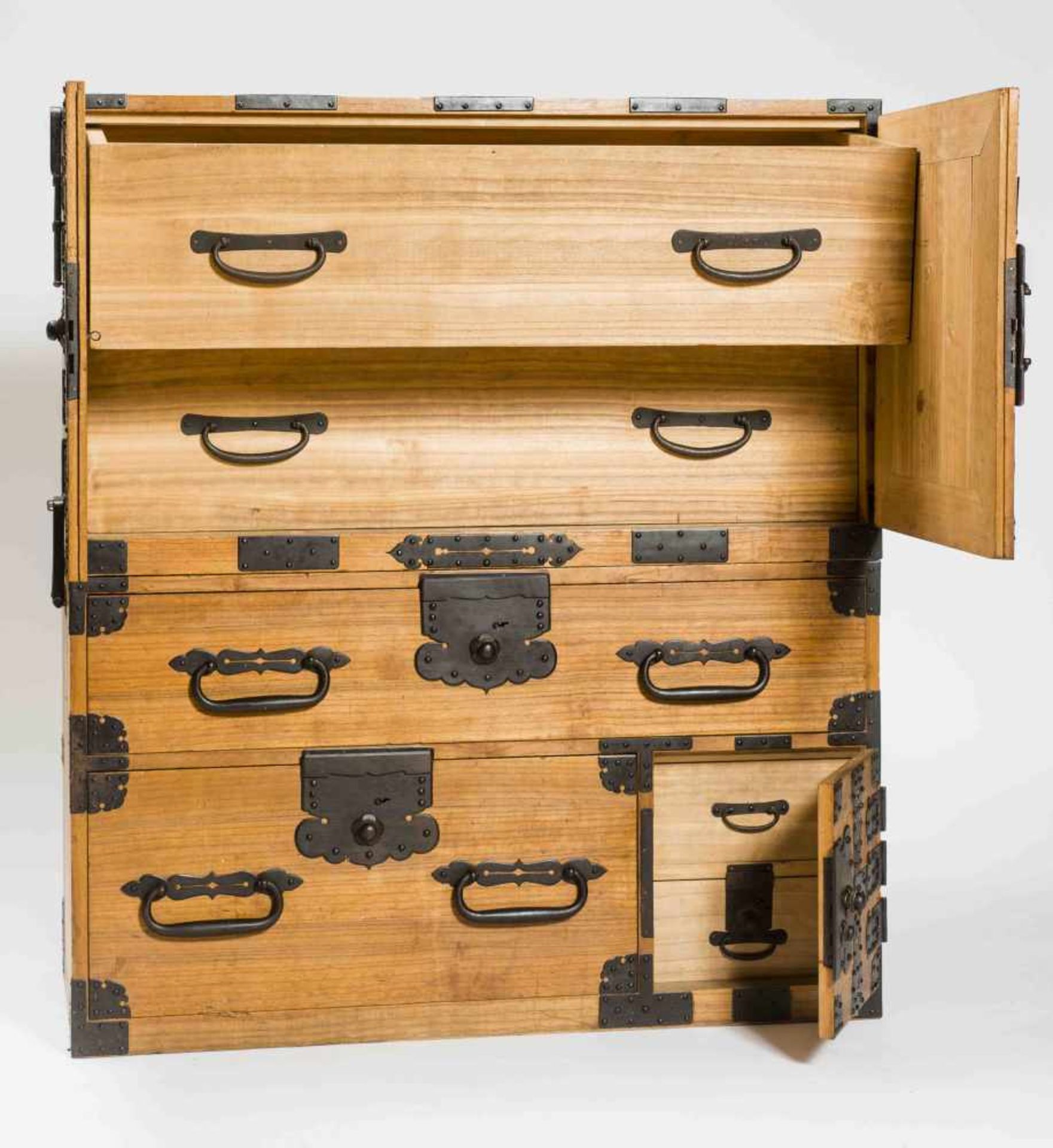 TANSU . Japan, first half of 20 cent.185, 186, 187 THREE TANSU: DRAWERED STORAGE CABINETS The - Image 3 of 5