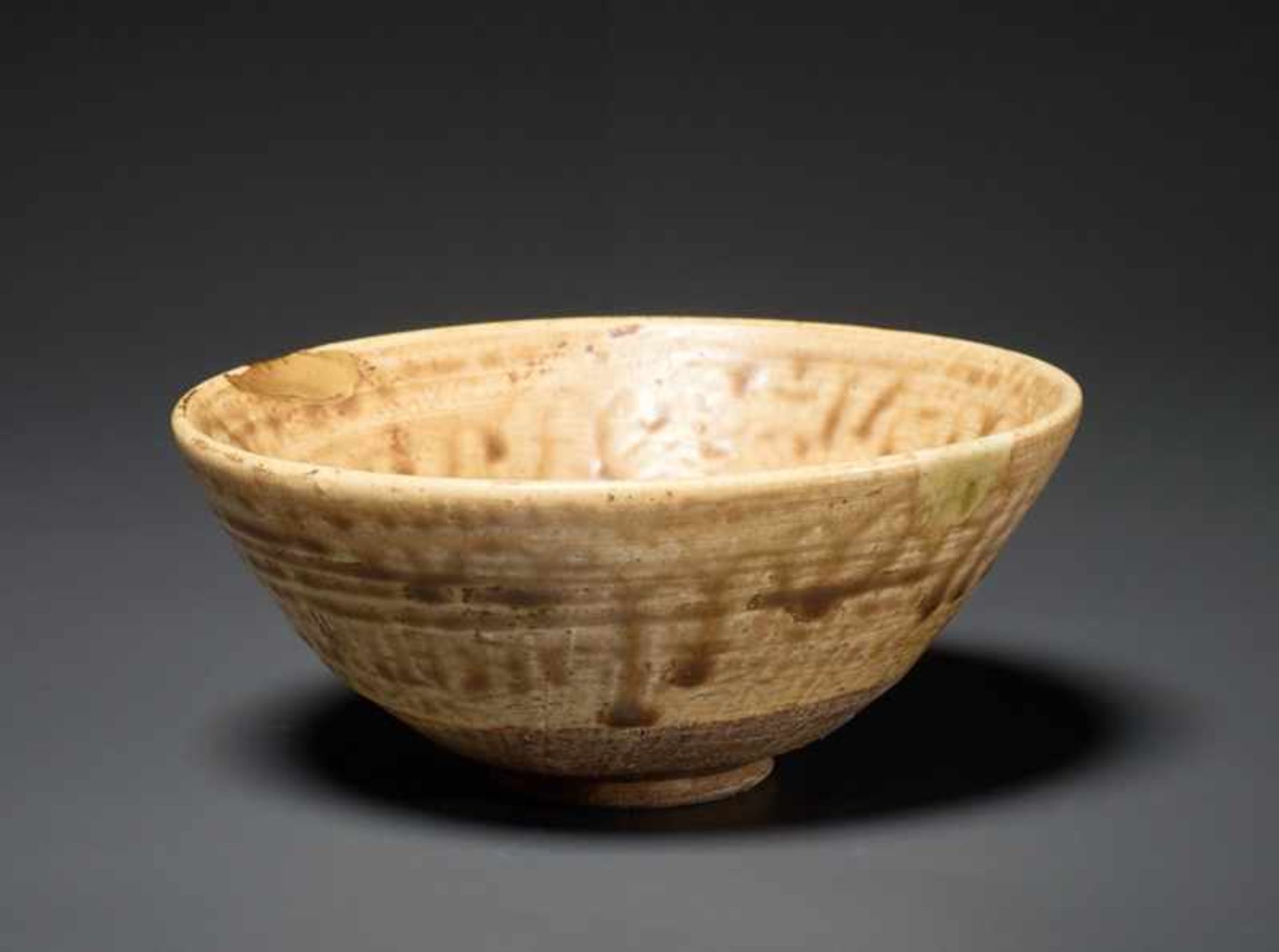 CHAWAN Glazed ceramic. Japan, Funnel-shaped bowl on small foot, the lively glaze featuring a light - Image 2 of 6