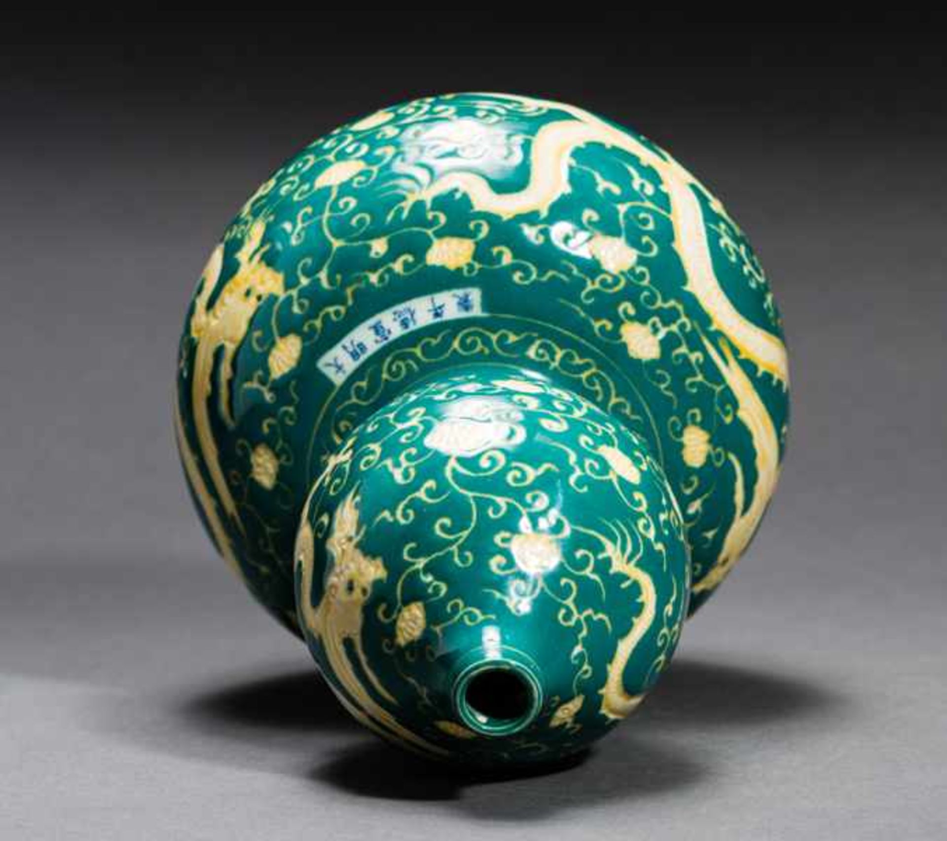 DOUBLE-GOURD-SHAPED VASE Glazed stoneware. China, The main motifs of this vase are dragons, along - Image 5 of 5