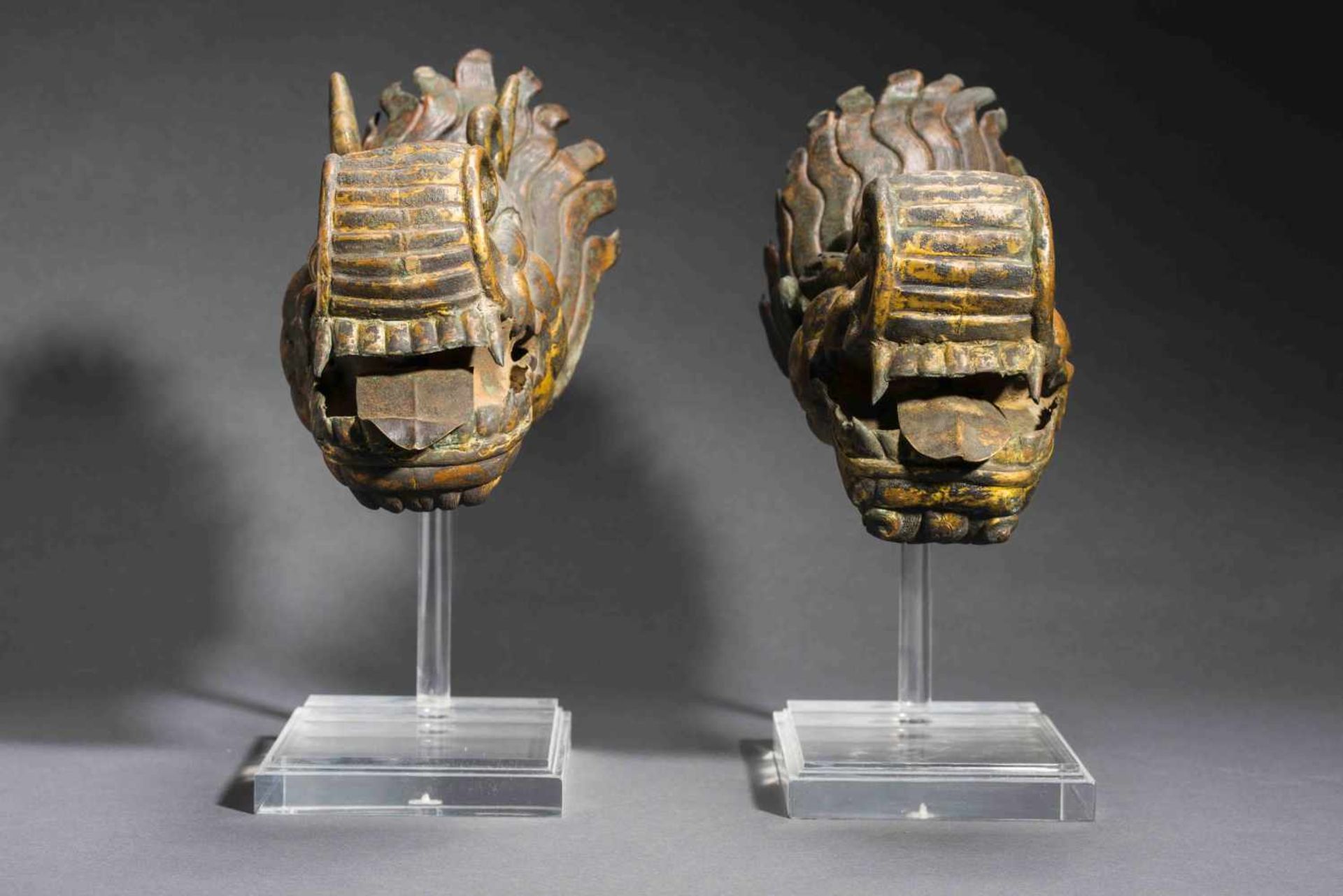 EXPRESSIVE PAIR OF OF MAKARA-HEADS Copper repoussé with gilding. Tibet, ca. 18th cent. / 19 cent. - Image 4 of 5