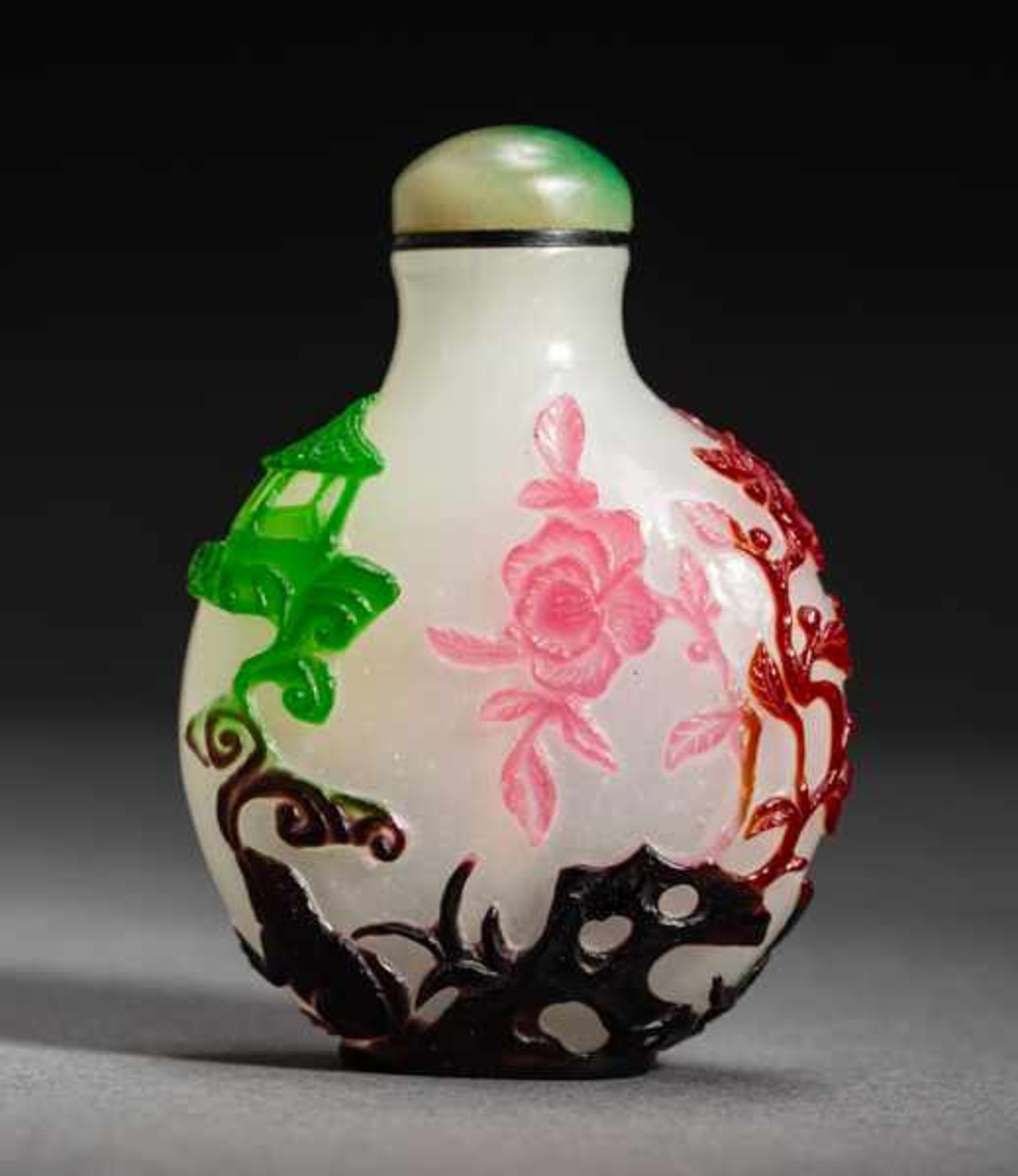 BLOSSOMS, PAVILION, FROGS AND CRABS Colored cameo glass. Stopper: Jade, ivory spoon. China, Round