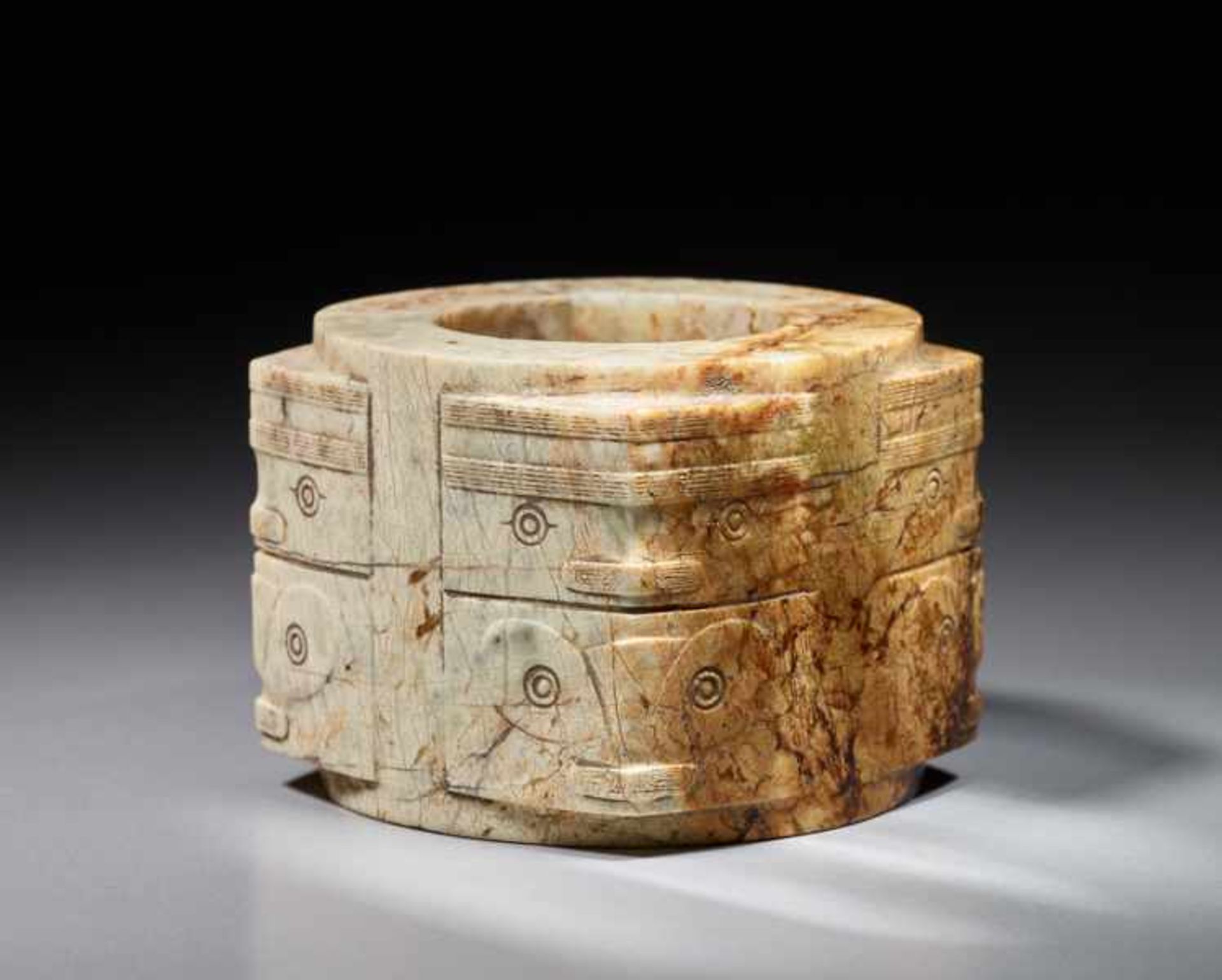 CONG Jade. China, neolithische Liangzhu-Kultur, ca. 3300 - 2200 anteThis very special type of the