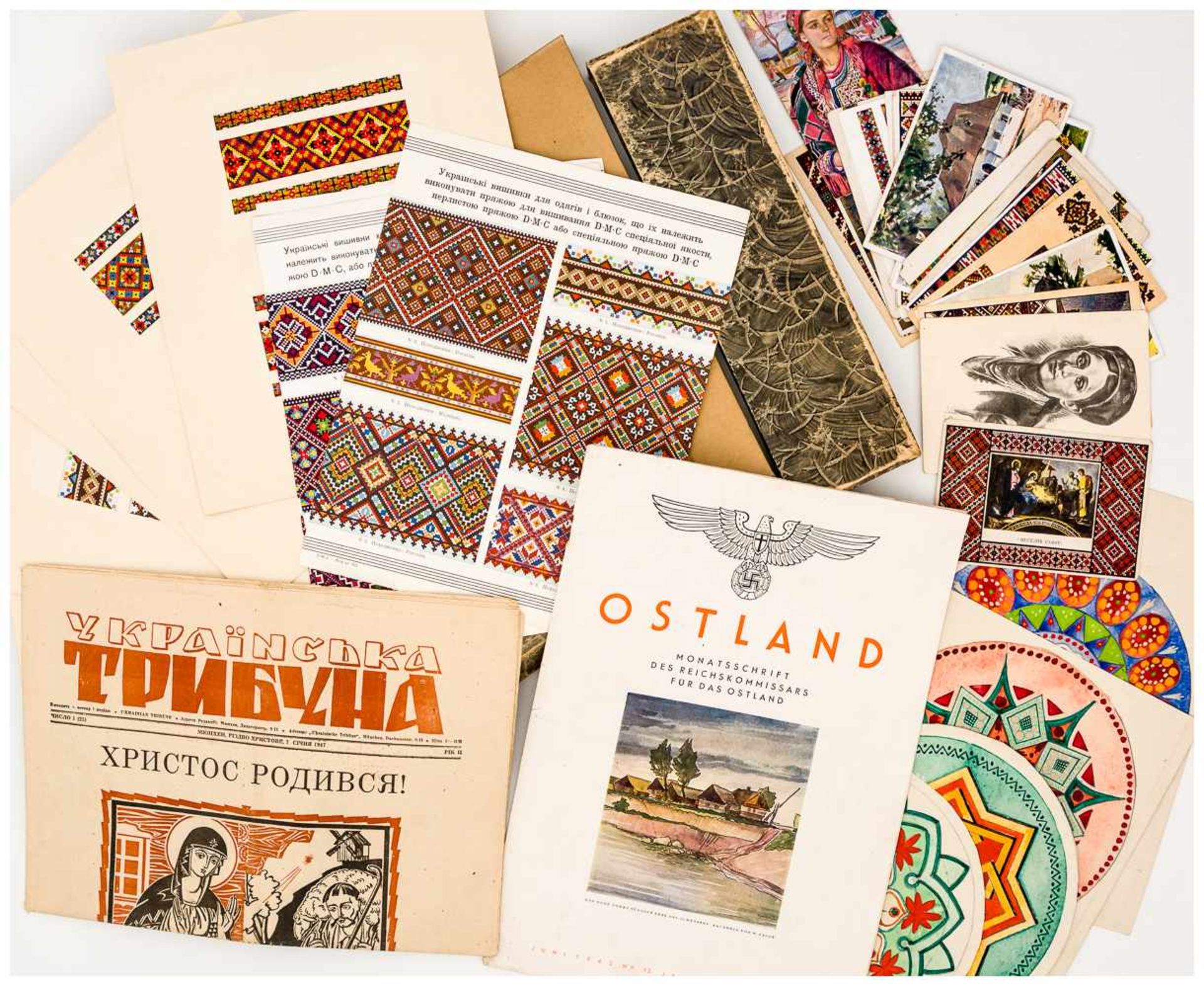 Konvolut Ukraine Zeitungen, Muster, Postkarten, etc., erste Hälfte 20. Jh. von 9 x 14 cm bis 47 x 32
