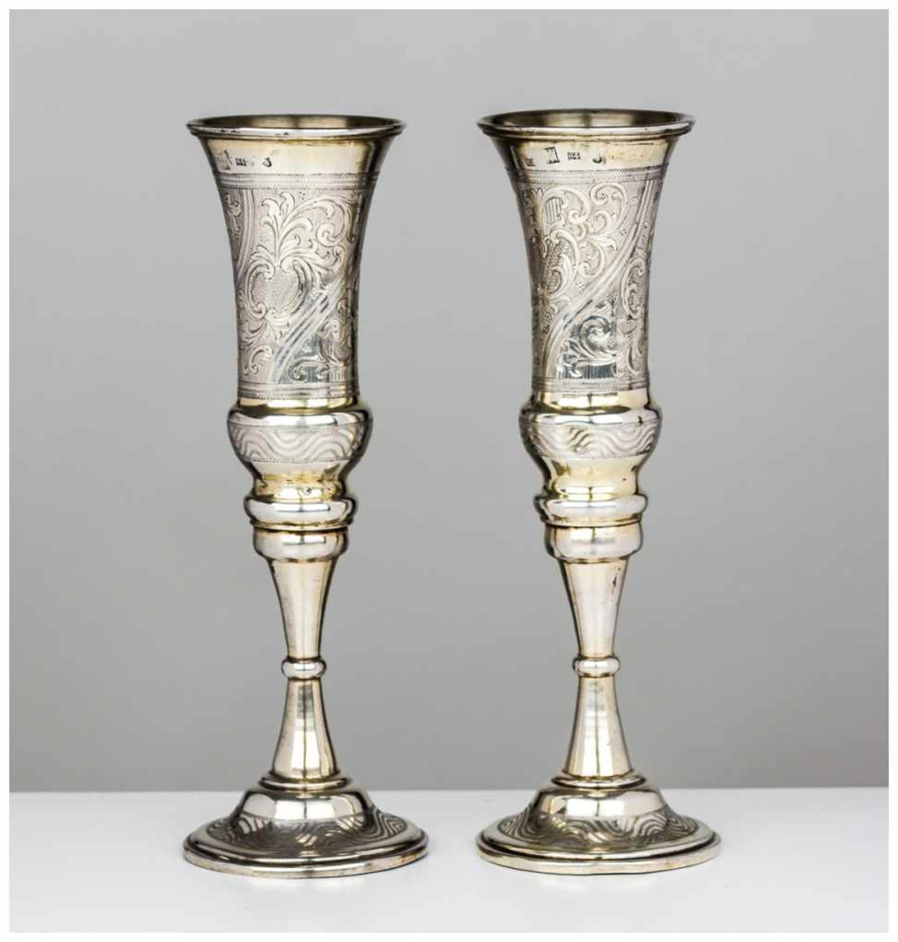 Zwei Sektkelche Moskau, 1853 Silber, innen vergoldet, zusammen 235g Beschaumeister: Andrei