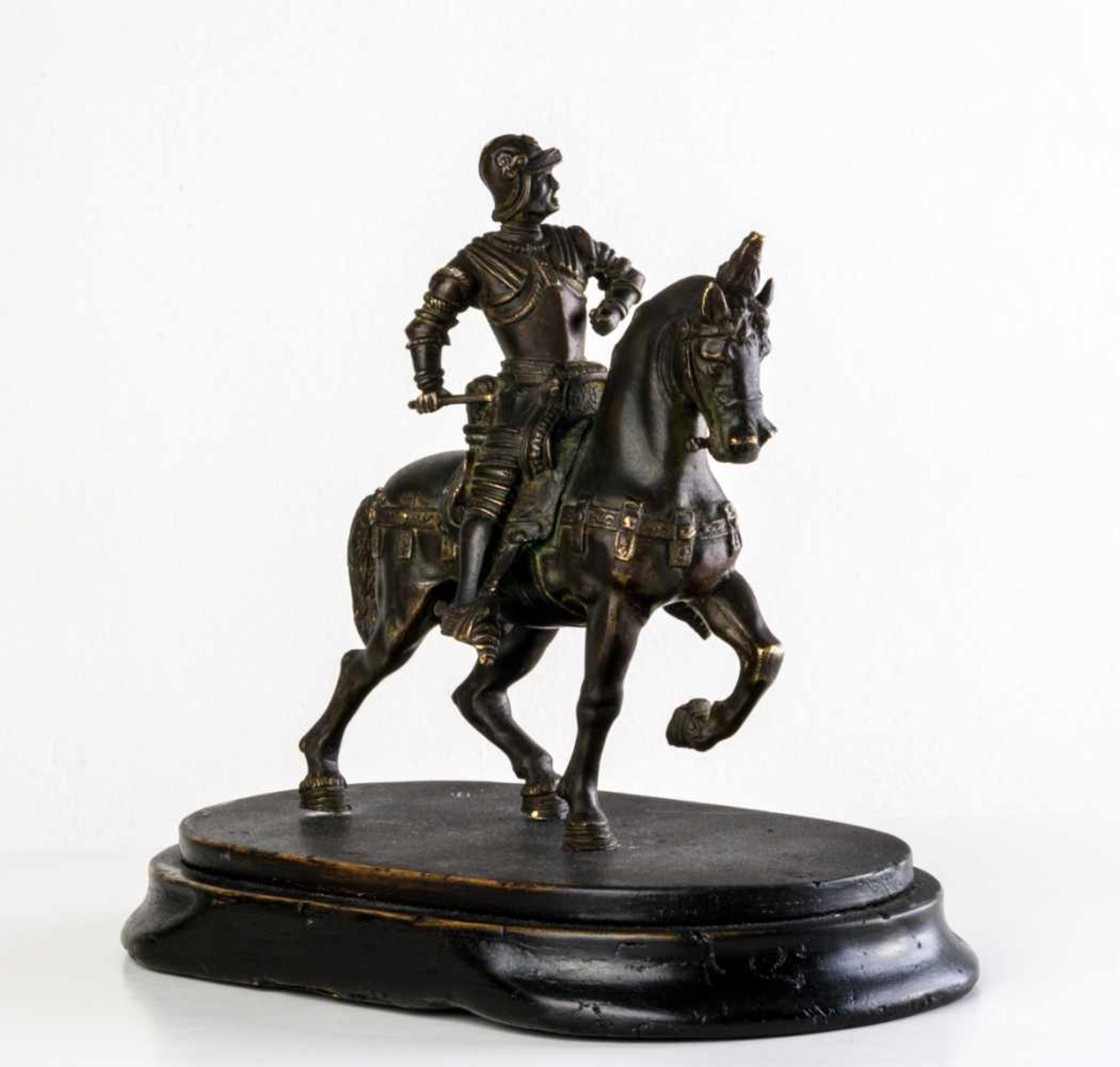Italienischer Meister, 18. Jh. Reiterstandbild des Bartolomeo Colleoni Bronze, 18 cm hoch (ohne - Bild 4 aus 4