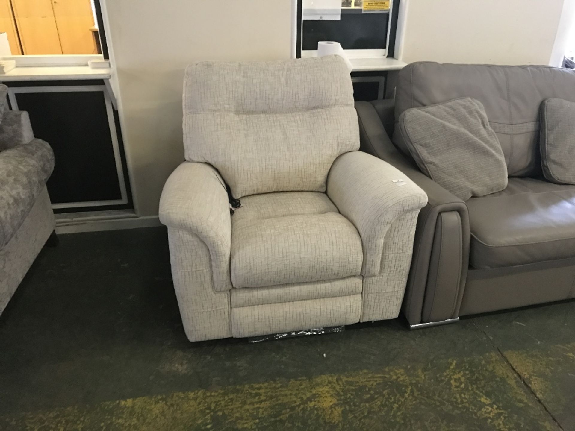 BISCUIT ELECTRIC RECLINING CHAIR (TR000720 WOO1827