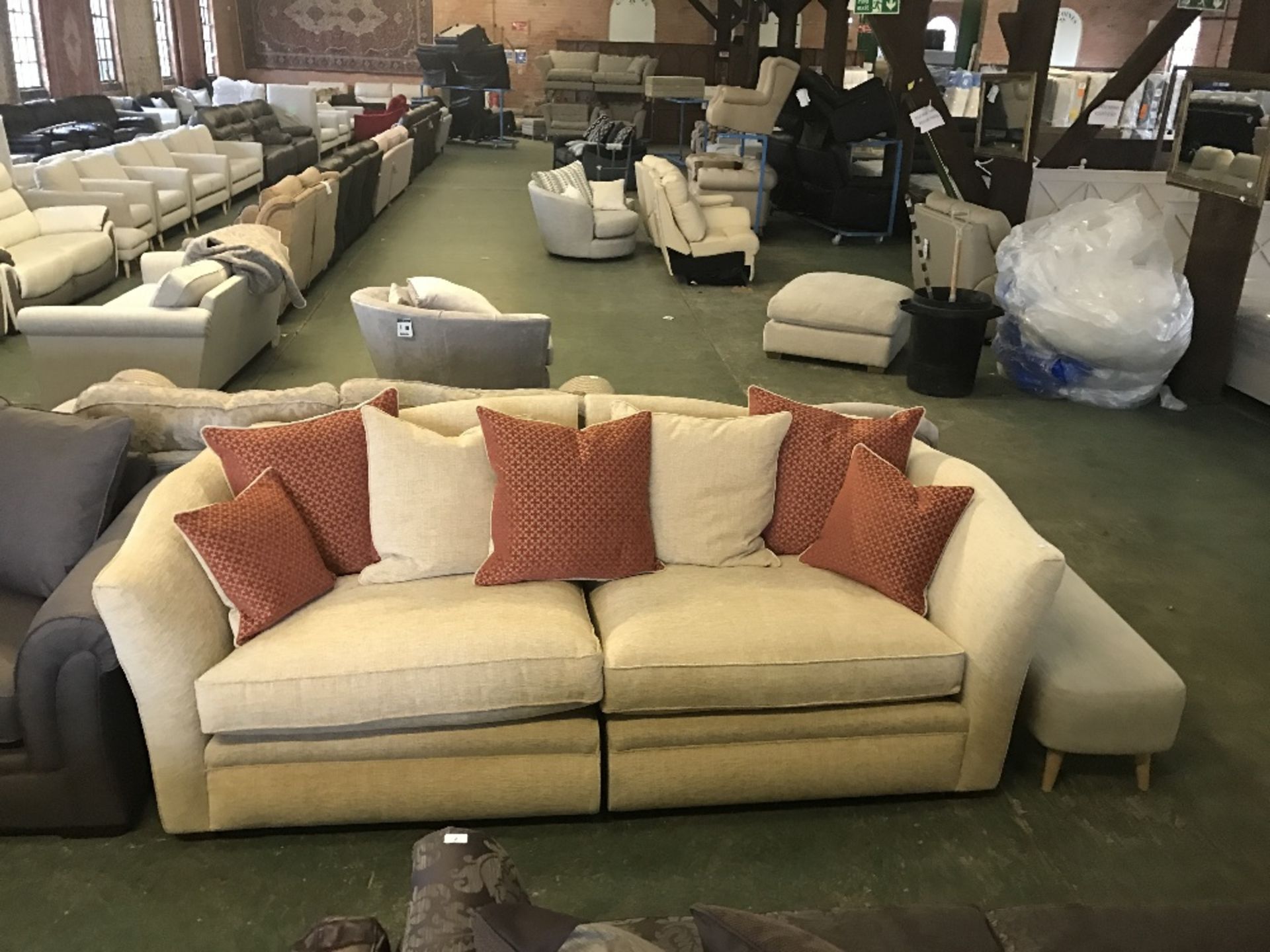 BEIGE 4 SEATER SOFA (TR000712 W00114673)