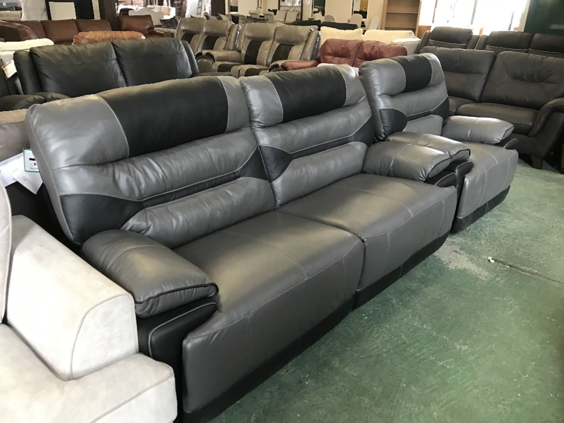 GREY & BLACK LEATHER ELECTRIC RECLINING 3 SEATER SOFA & ELECTRIC RECLINING CHAIR