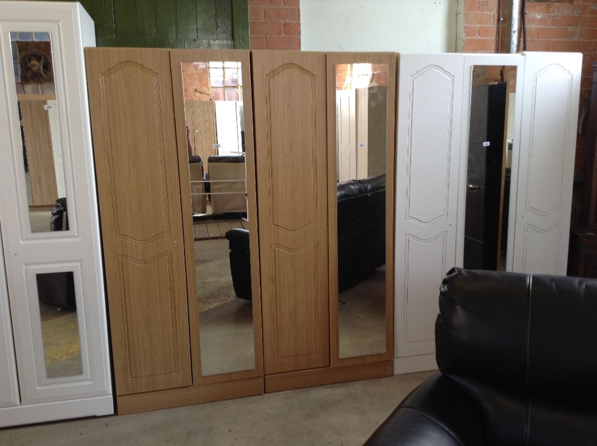 OAK PART TRIPLE WARDROBE (return)