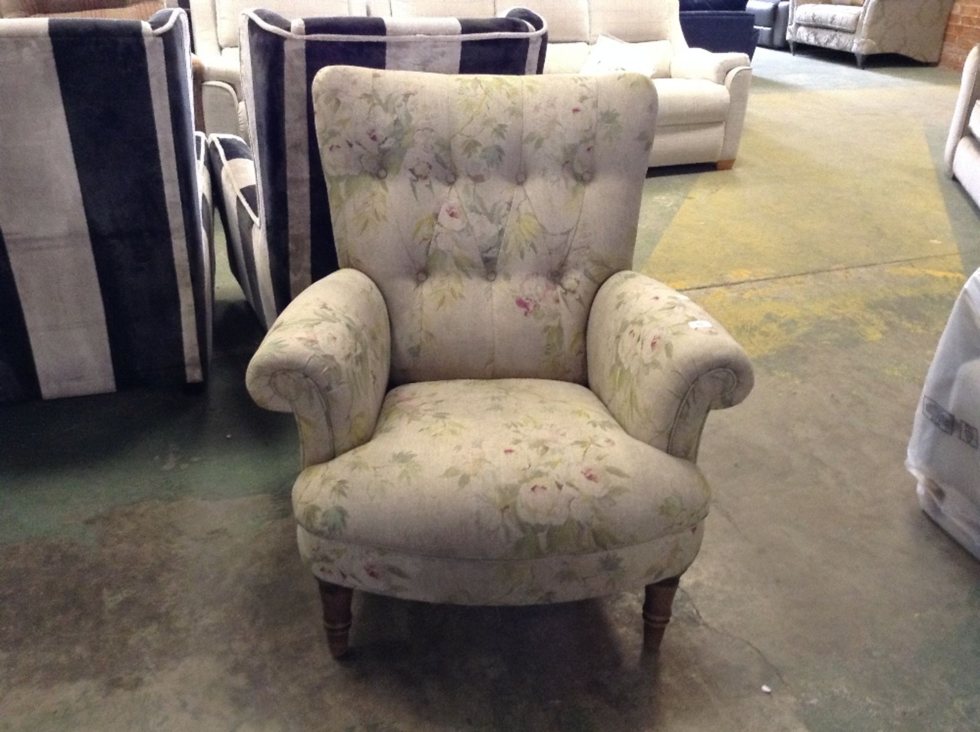 FLORAL PATTERNED WING CHAIR (TR000886 WO0164705)