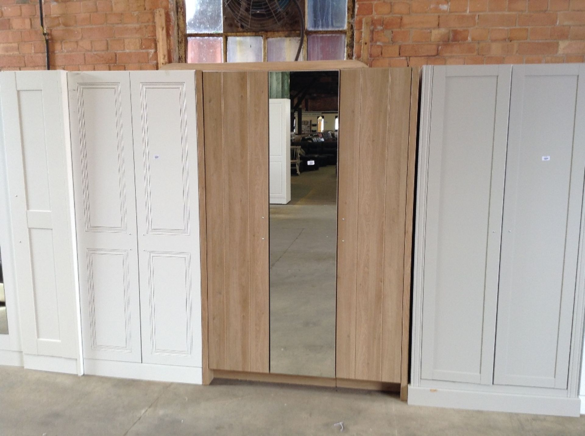 OAK TRIPLE WARDROBE (return)