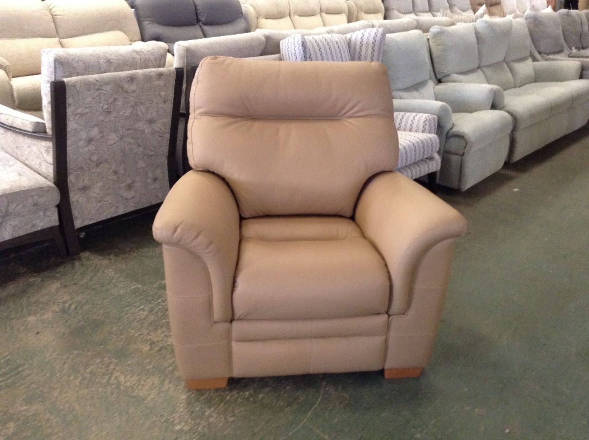 DARK CREAM LEATHER CHAIR (TR000888 WO0227555)