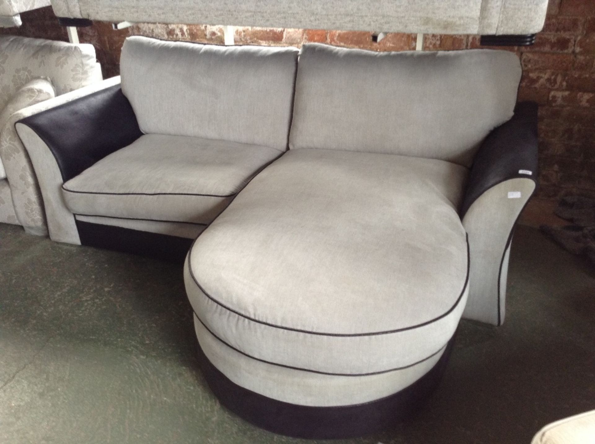 CARLY BRISTOL SILVER AND BLACK 3 SEATER CHAISE (wo