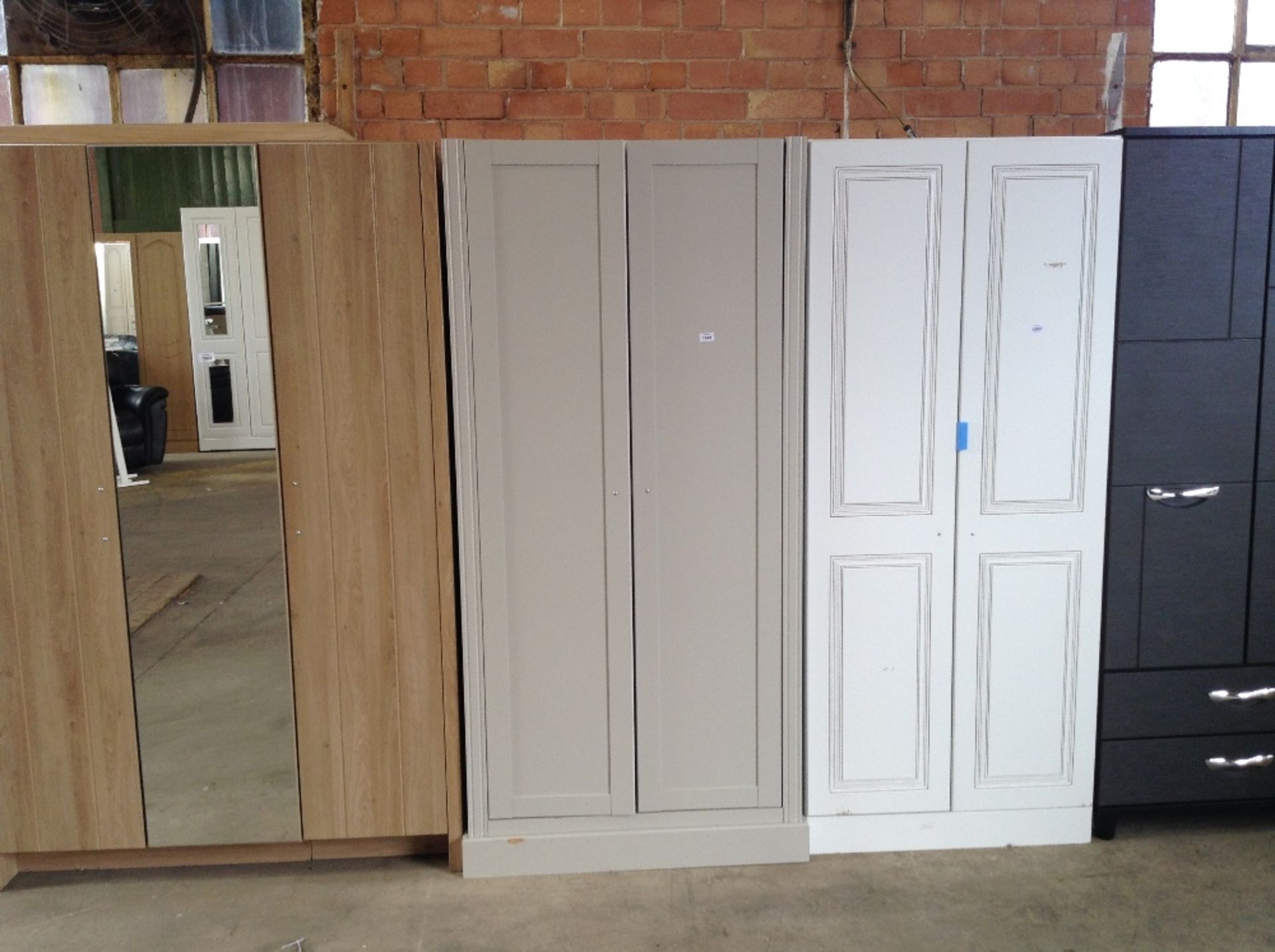 SOFT GREY DOUBLE WARDROBE (return)