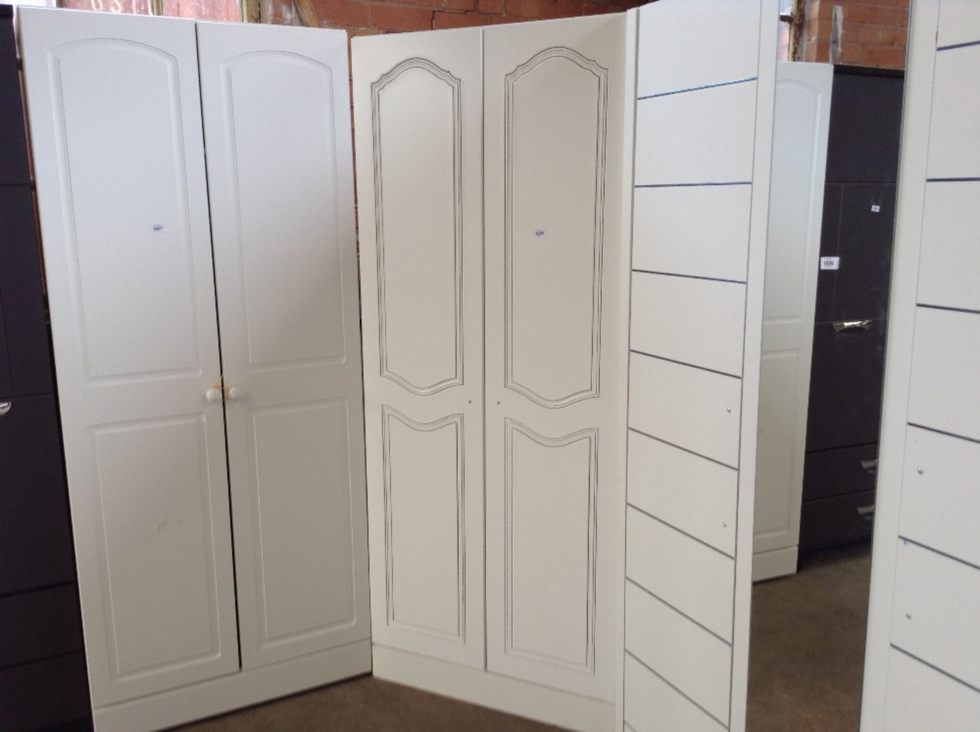 WHITE DOUBLE WARDROBE (return)