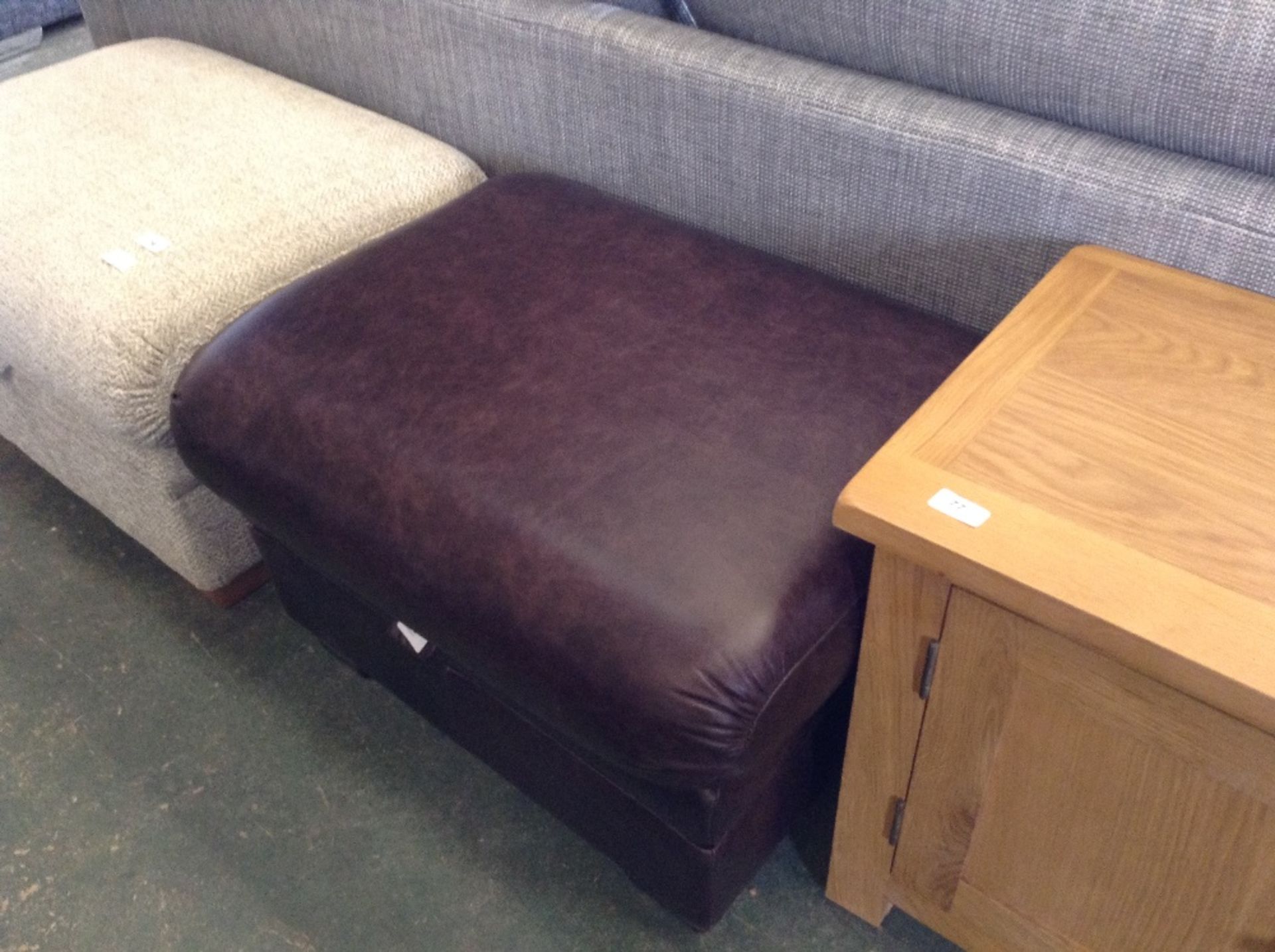 BROWN LEATHER STORAGE FOOTSTOOL (TR000886 WO014041