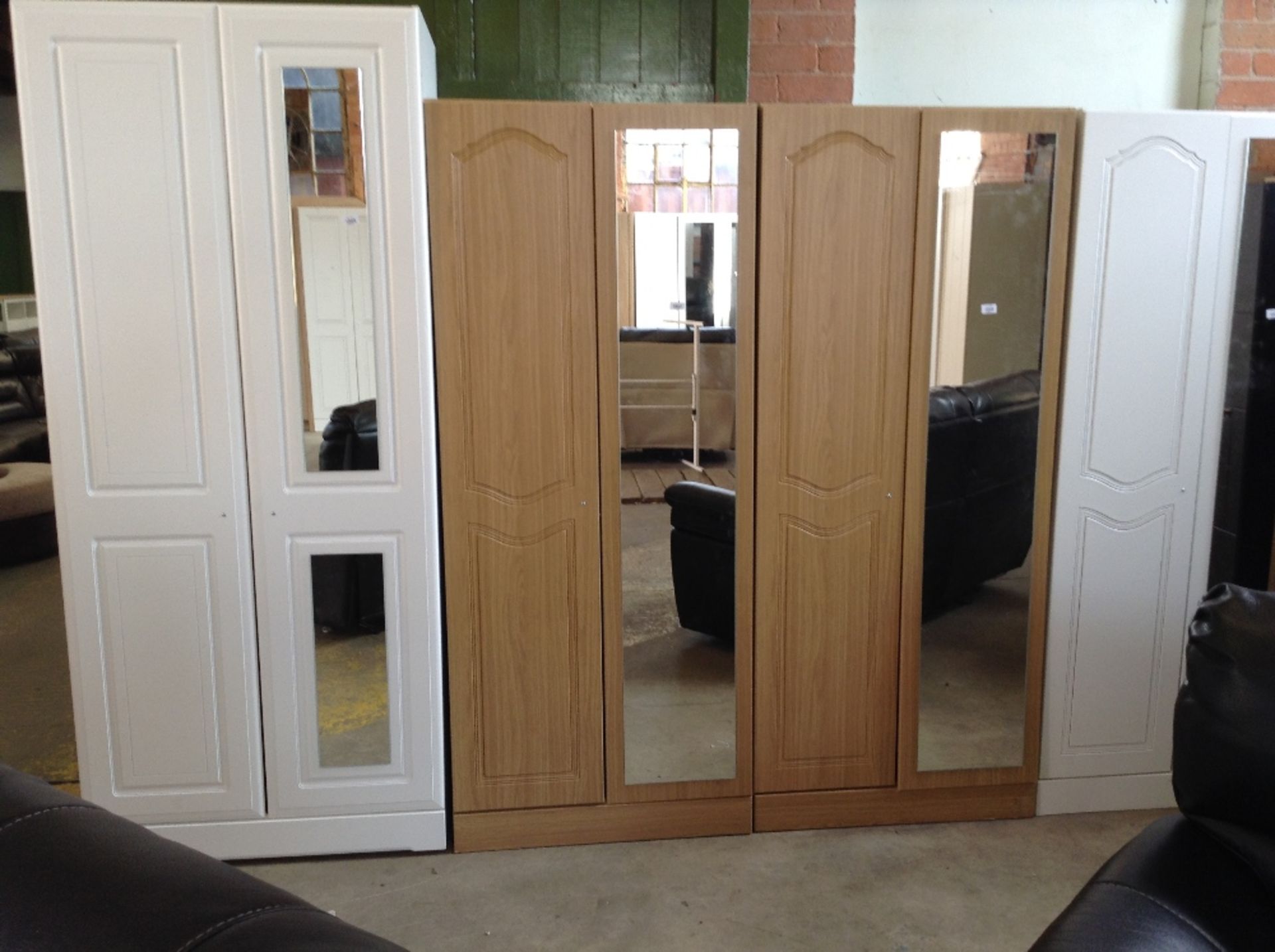 OAK PART TRIPLE WARDROBE (return) (2)