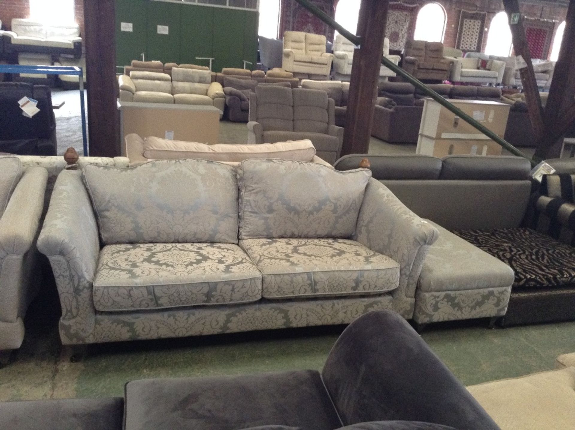 LIGHT BLUE AND NATURAL FLORAL PATTERNED SPLIT 4 SEATER SOFA, 3 SEATER SOFA, SNUG CHAIR, FOOTSTOOL AN - Image 2 of 4