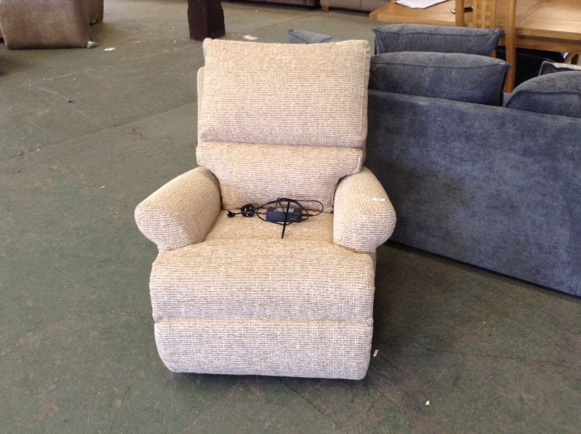 BISCUIT ELECTRIC RECLINING CHAIR (TR000915 PK/3036