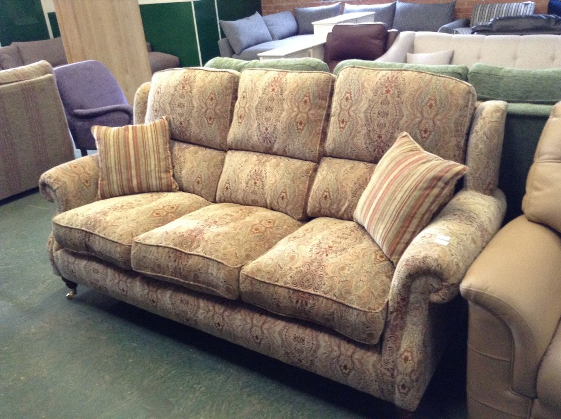 RED AND GOLD FLORAL PATTERNED 3 SEATER SOFA (TR000