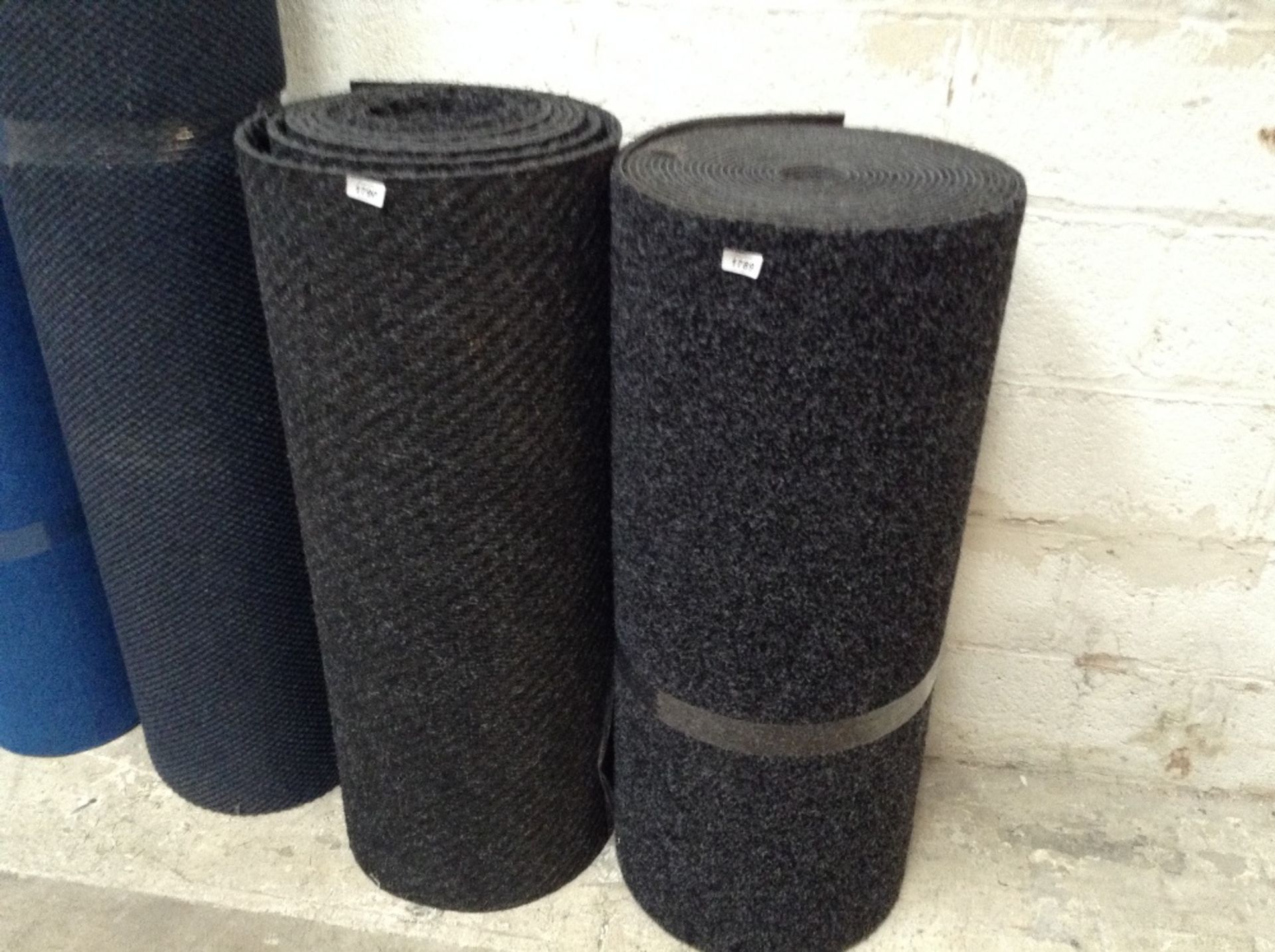 SMALL ROLL OF OFF CUT CARPET (2)