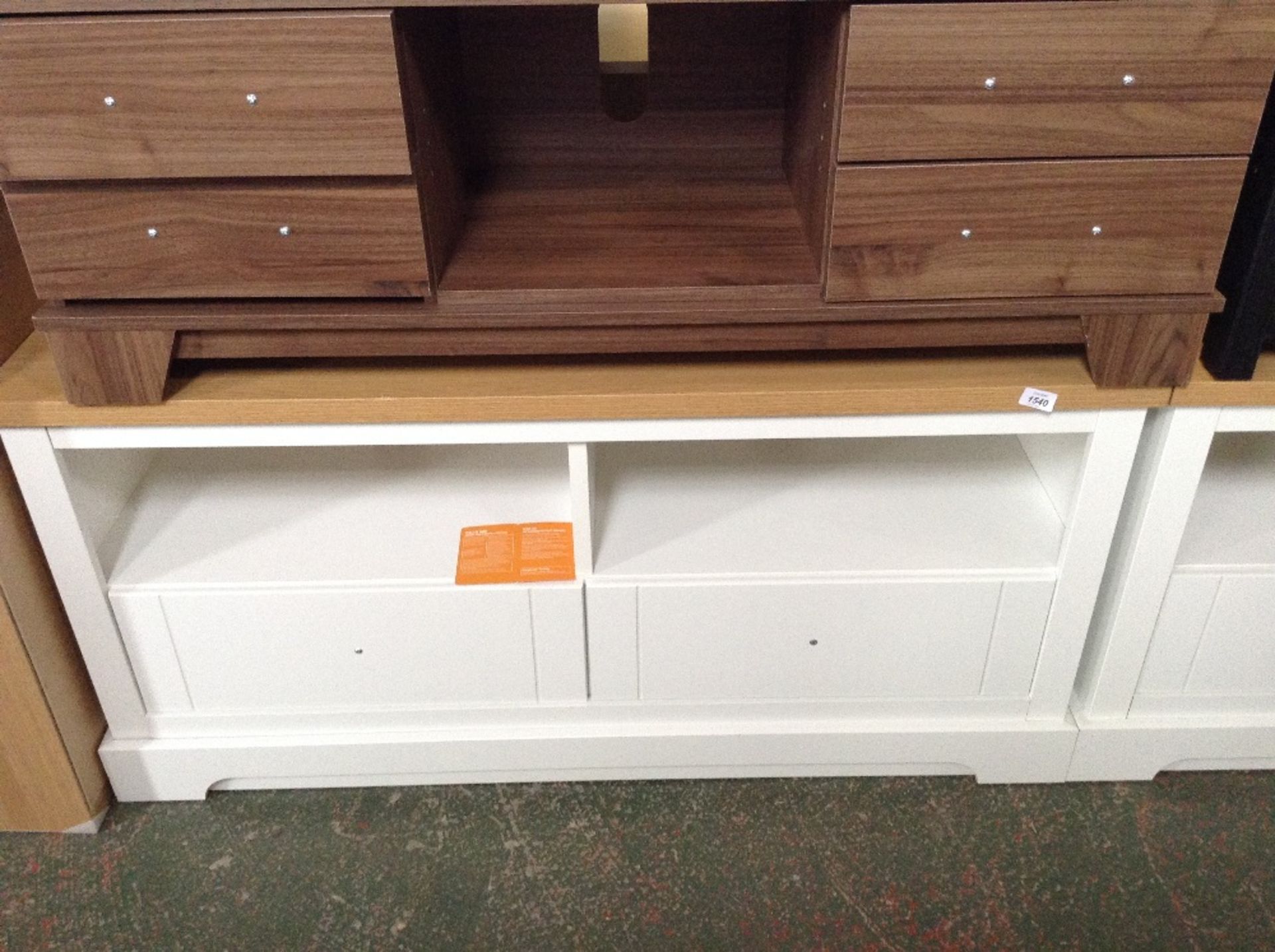 WHITE AND OAK TV/MEDIA UNIT (return) (4)