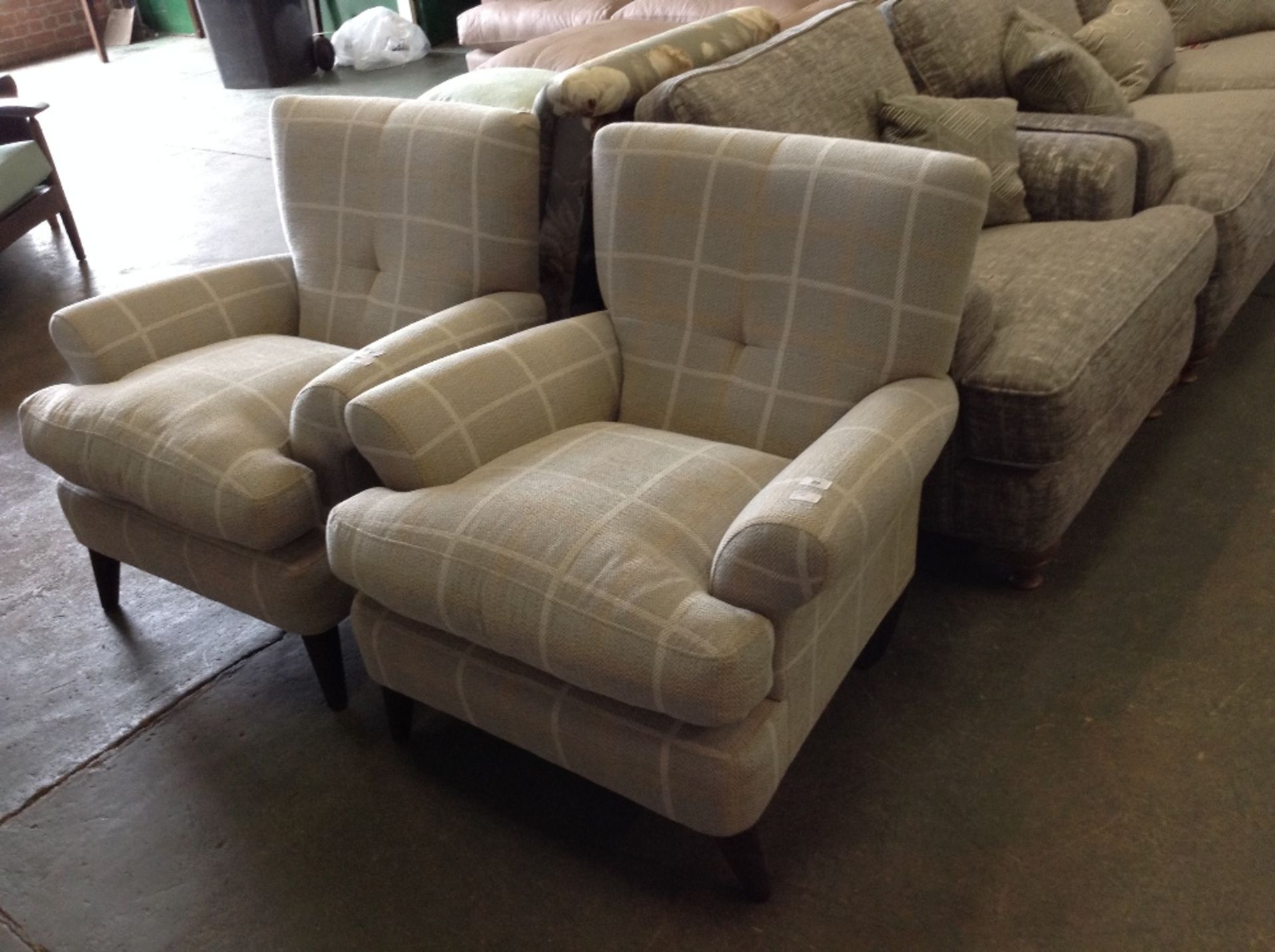 GREY CHECKERED WING CHAIR (TR000931 TLC/3001) (2)