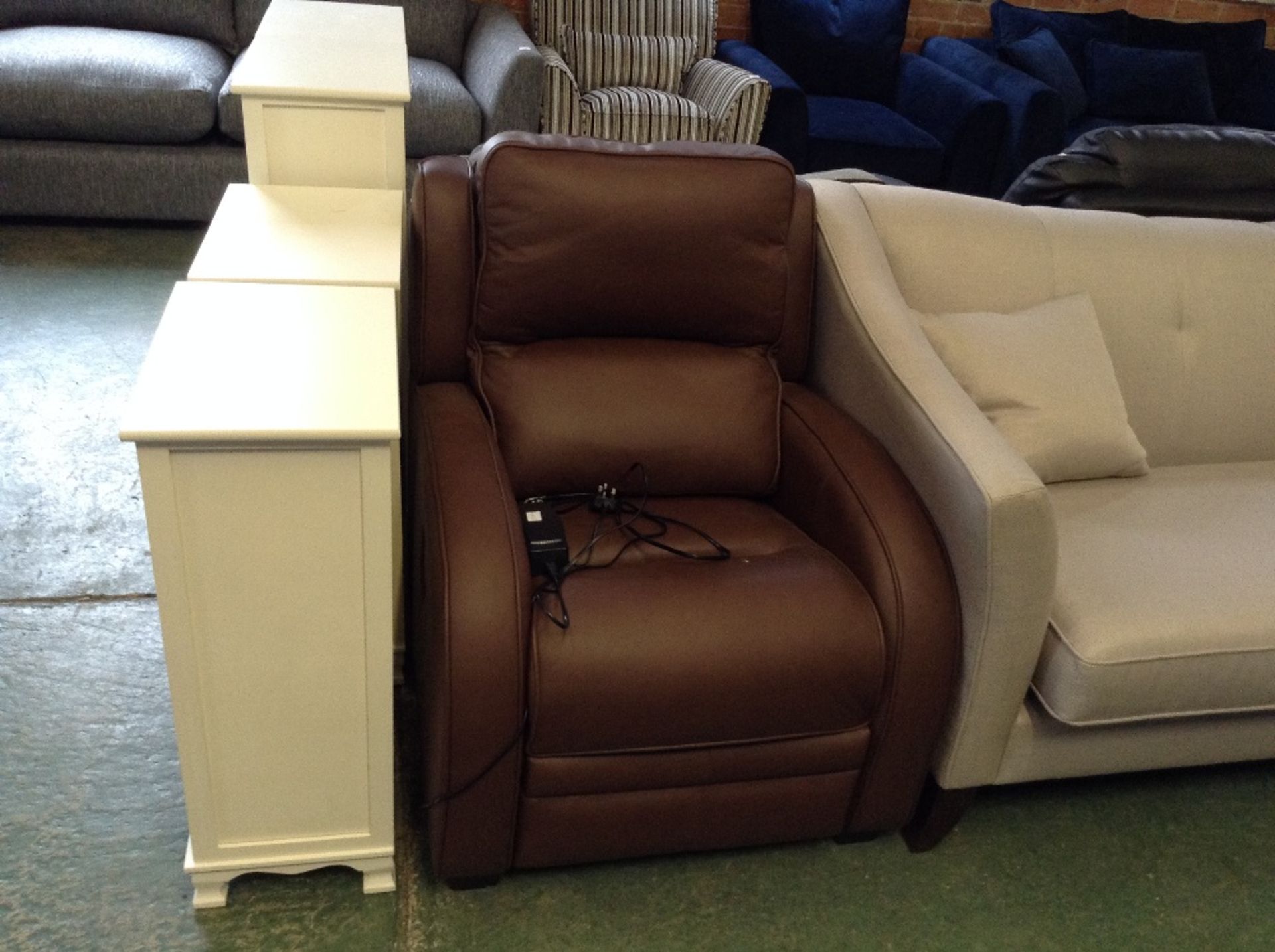 BROWN LEATHER ELECTRIC RECLINING CHAIR (TR000930 W