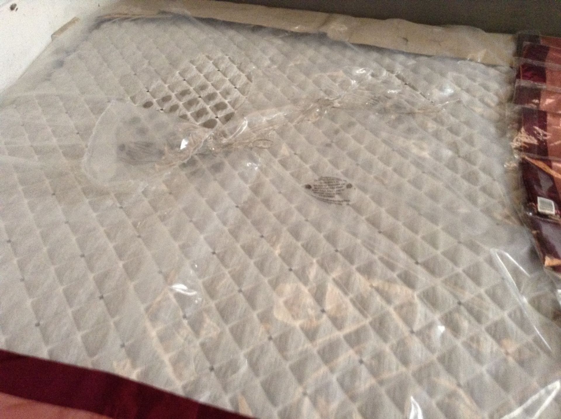 6FT LATEX TOP MATTRESS (dirty mark on top)