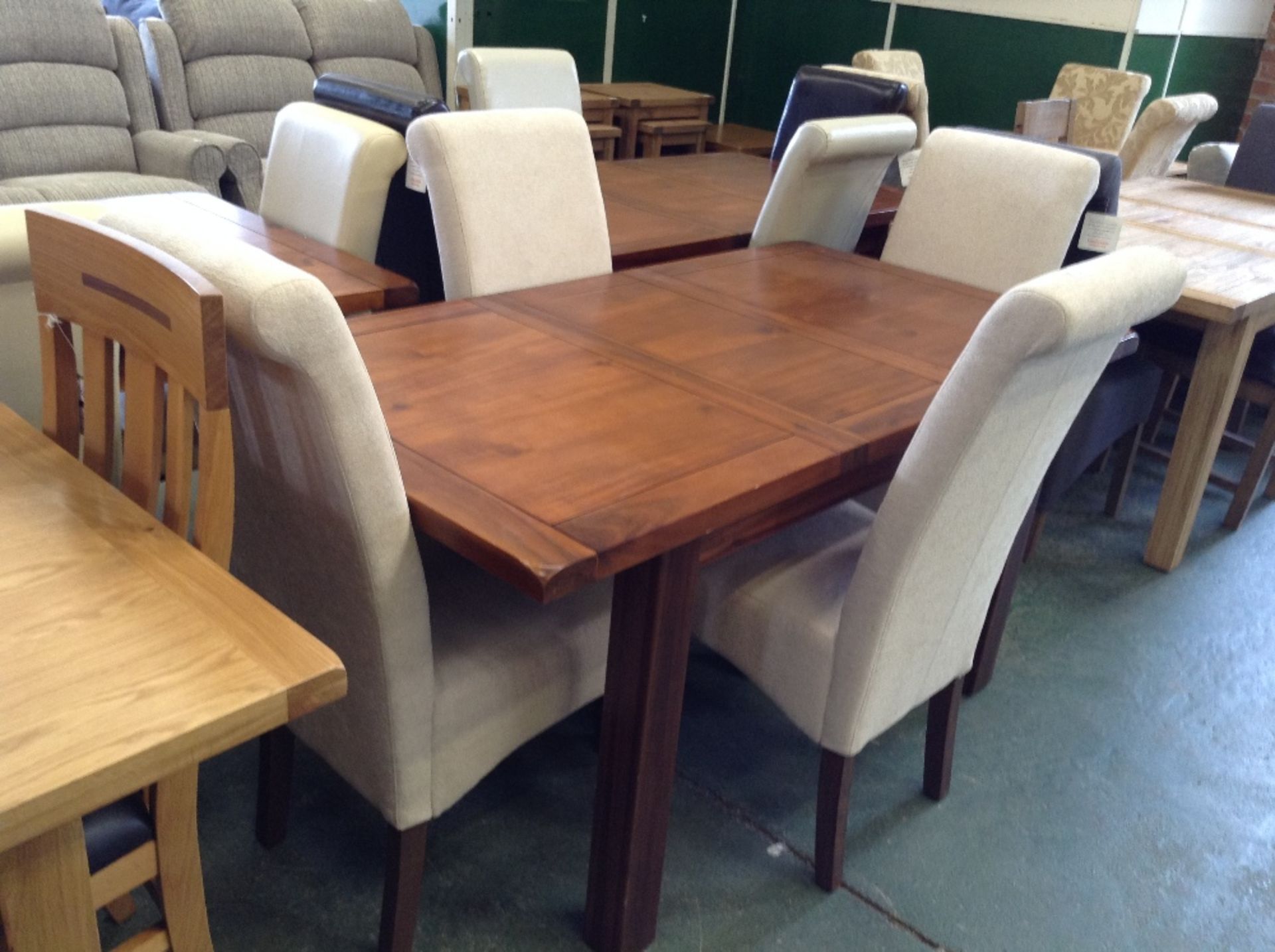 NEW YORK EXTENDING TABLE AND 4 NATURAL CHAIRS