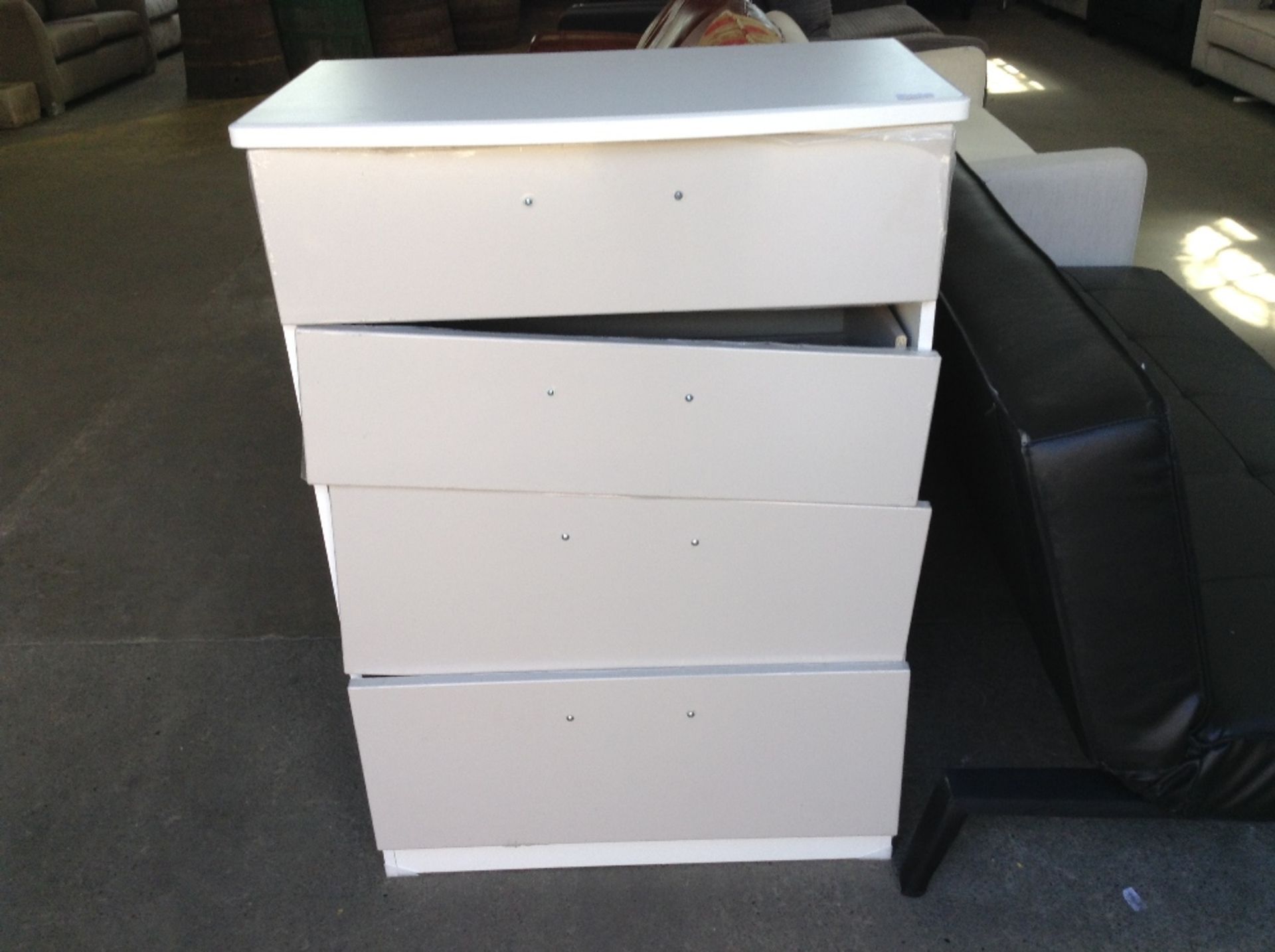 LIGHT GREY AND WHITE 5 DRAWER CHEST (damaged drawe