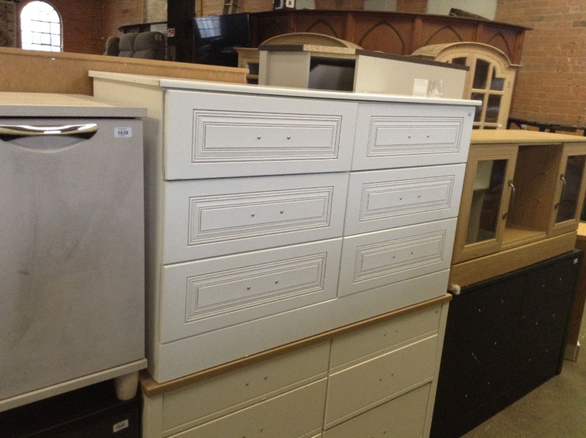 WHITE 6 DRAWER CHEST (return)