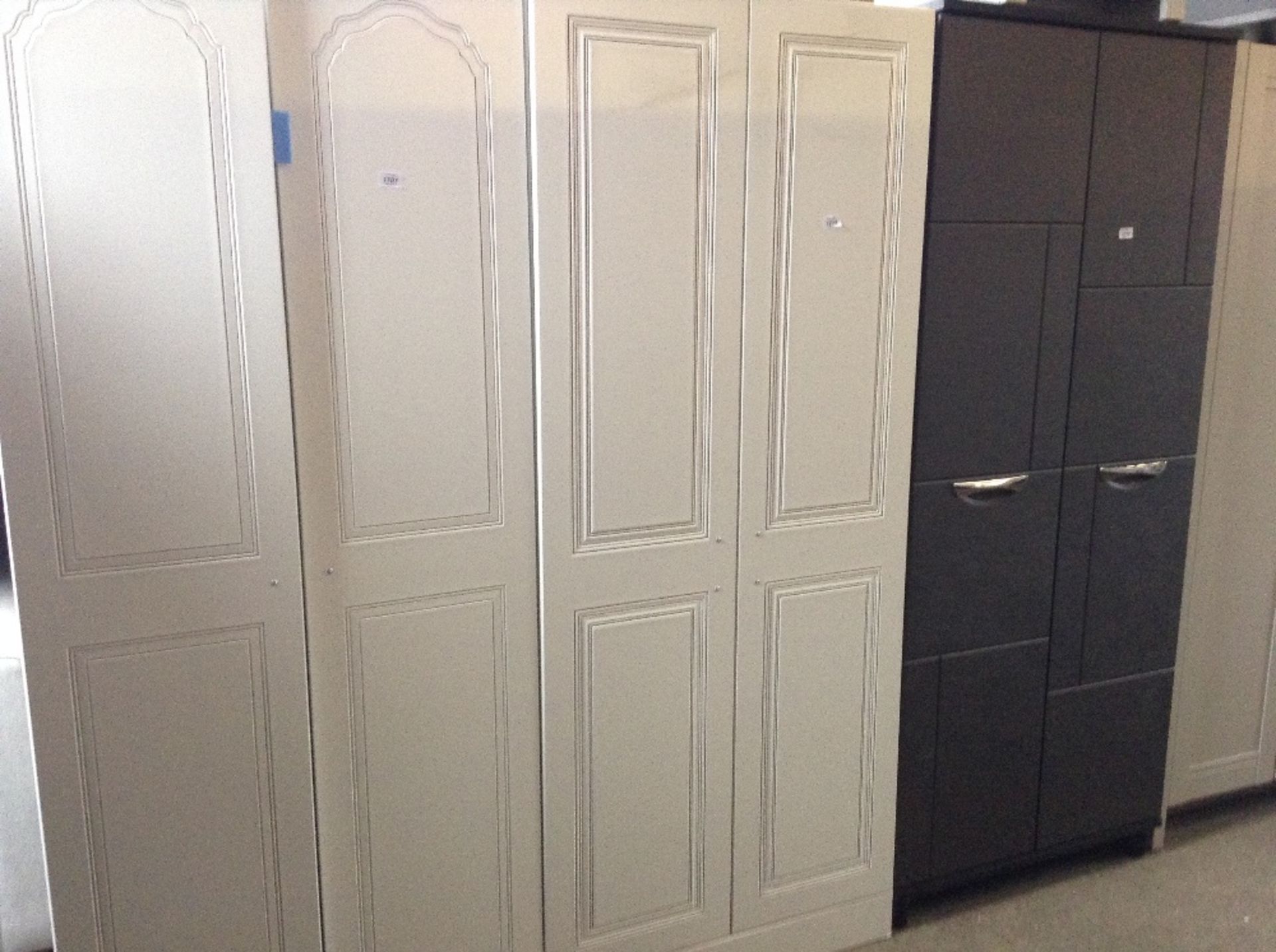 WHITE DOUBLE WARDROBE (return)