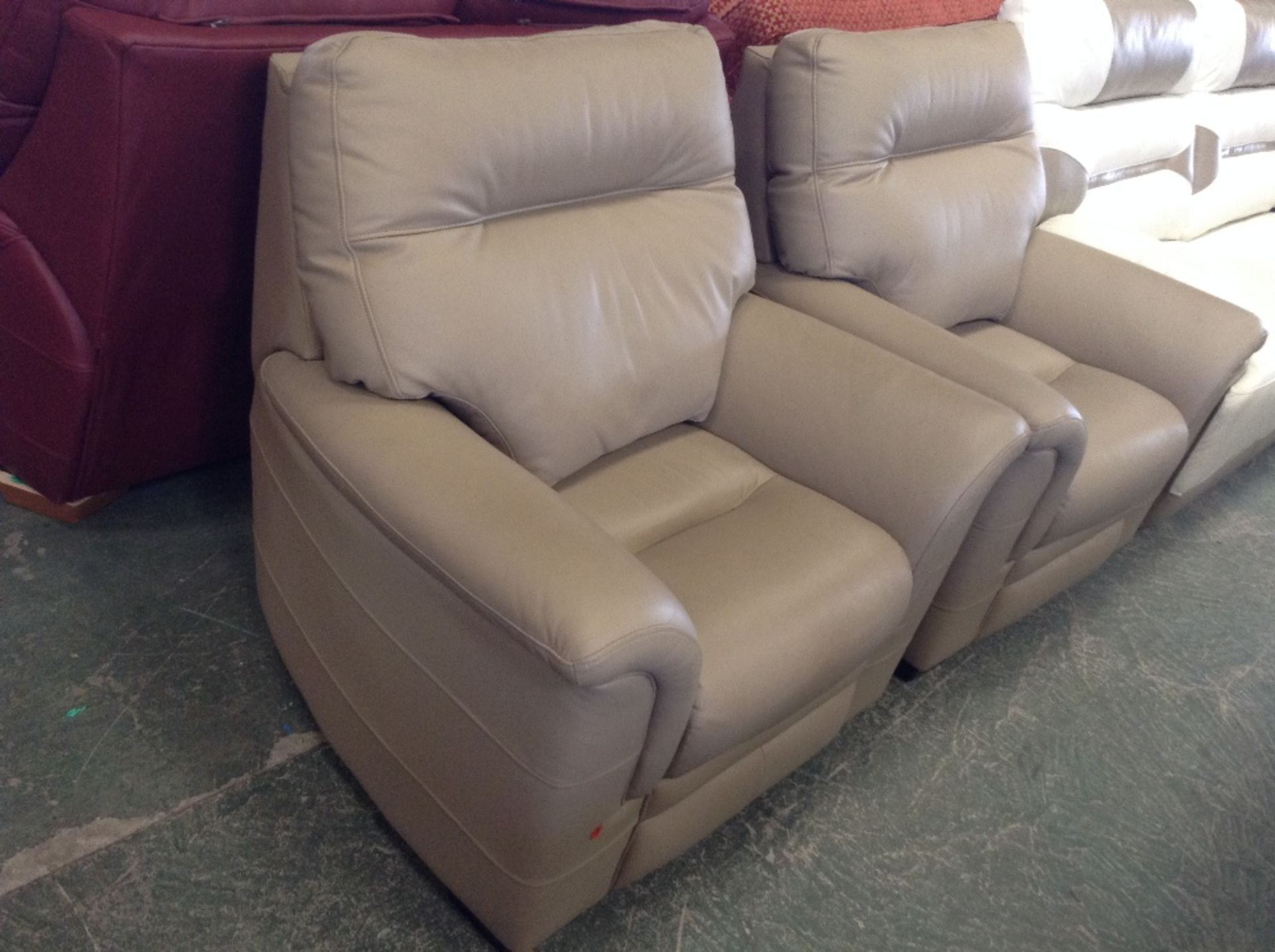 CREAM LEATHER CHAIR (TR000941 WO0116274)