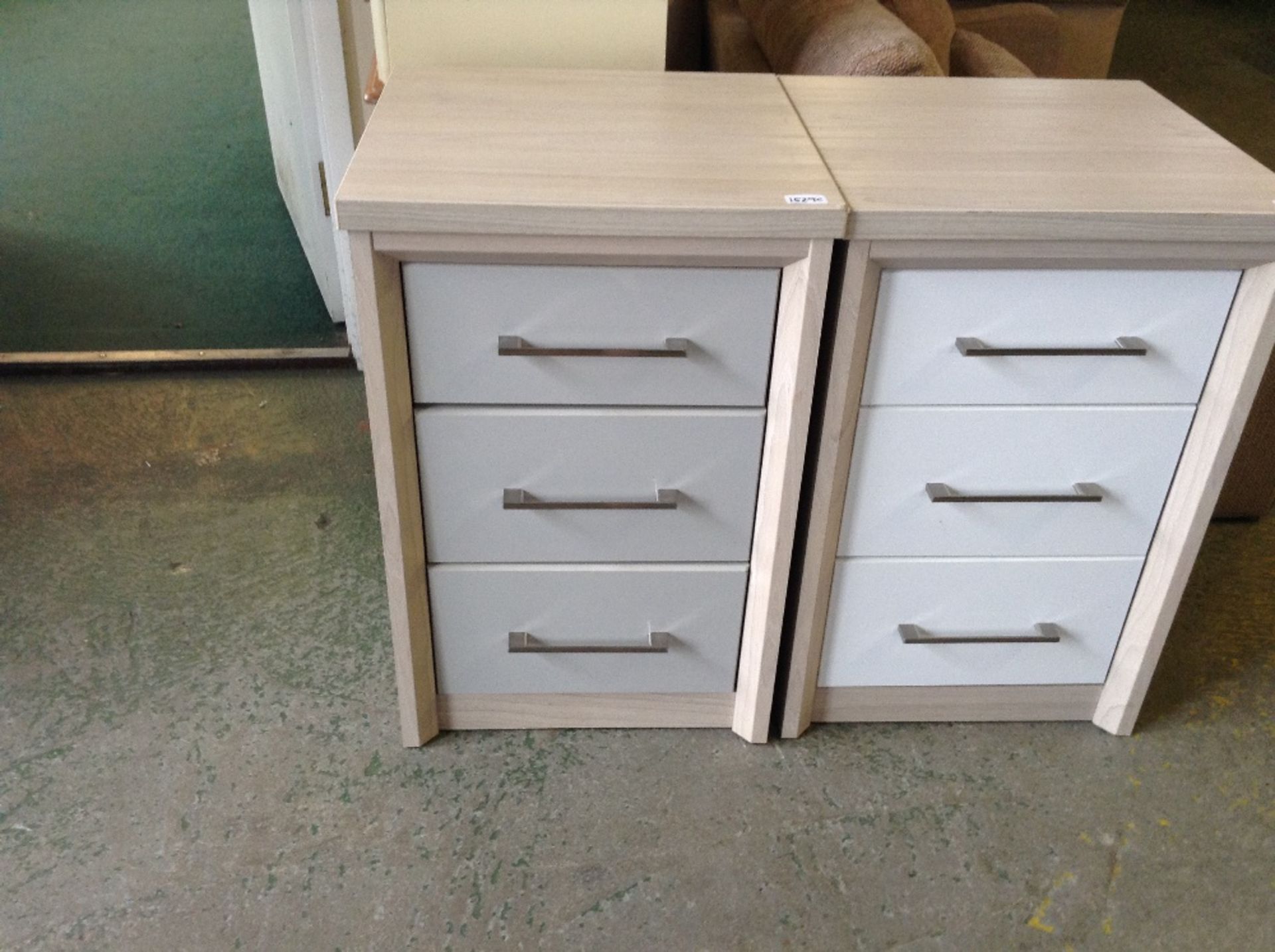 WHITE AND LIGHT OAK 3 DRAWER BEDSIDE (return) (2) - Image 2 of 2