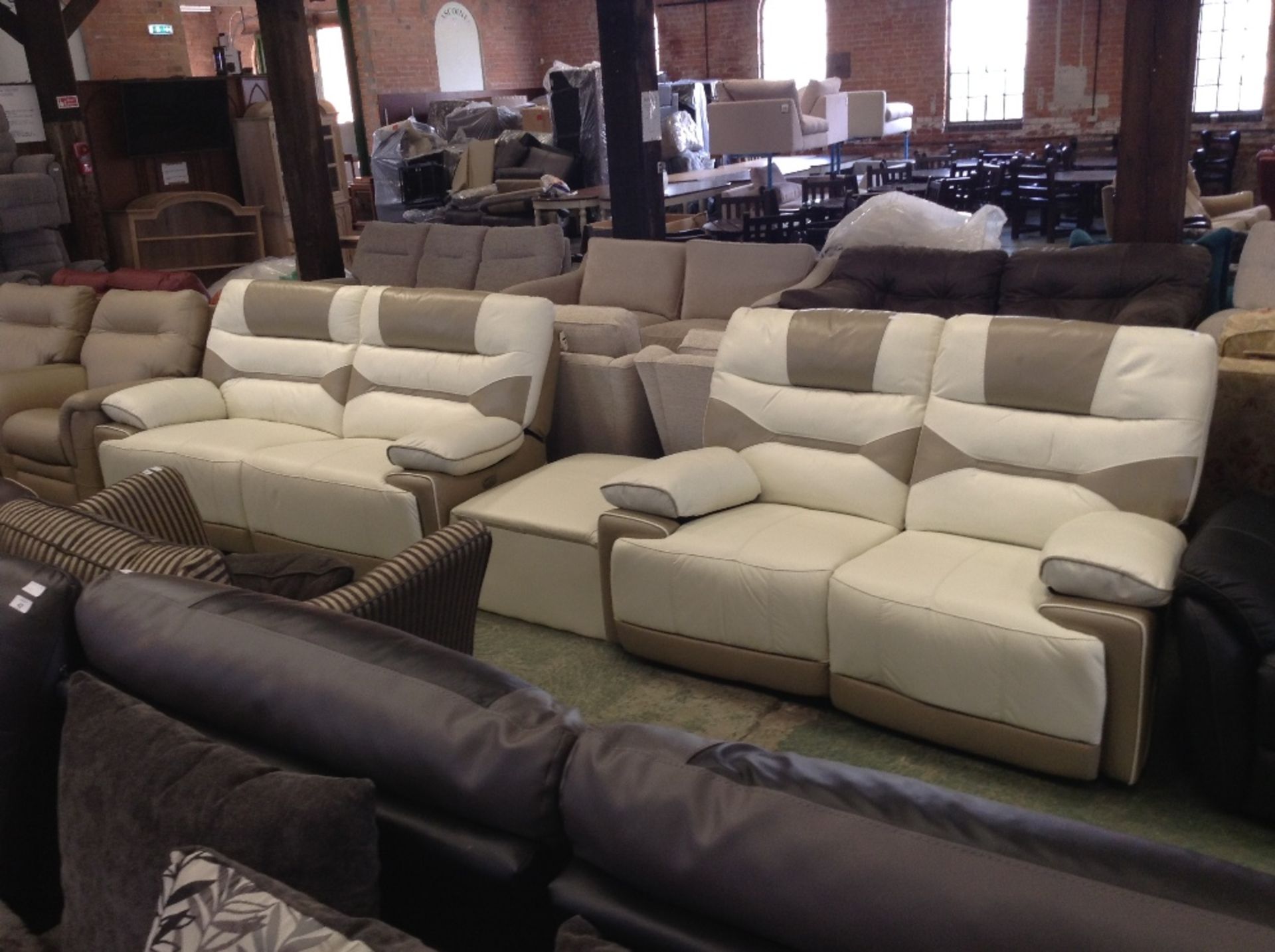 CREAM AND WHITE LEATHER ELECTRIC RECLINING 3 SEATE