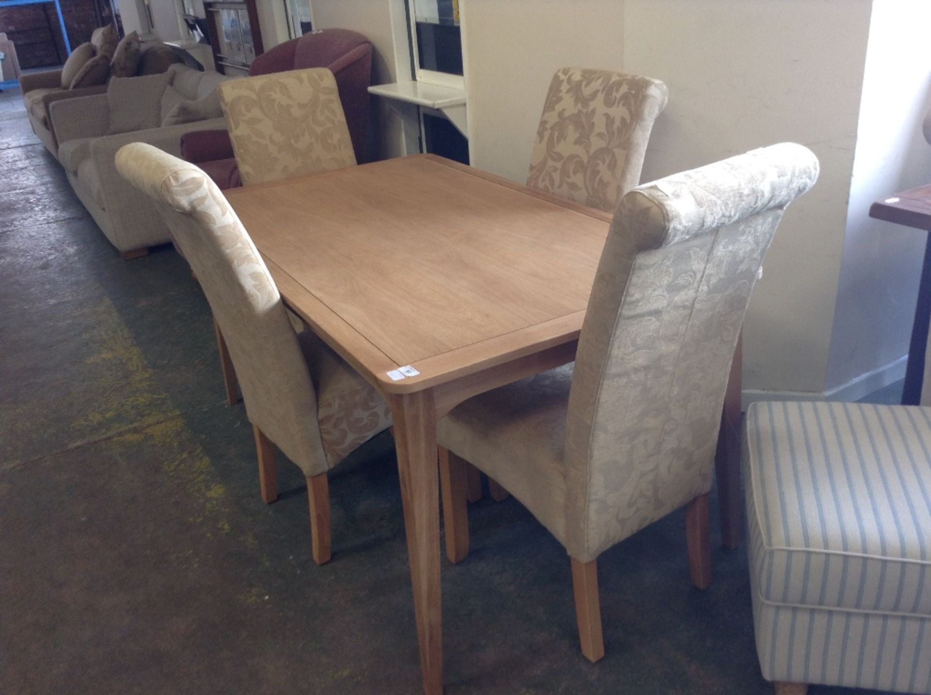 LEWIS OAK TABLE AND 4 KINGSTON GOLD FLORAL PATTERN