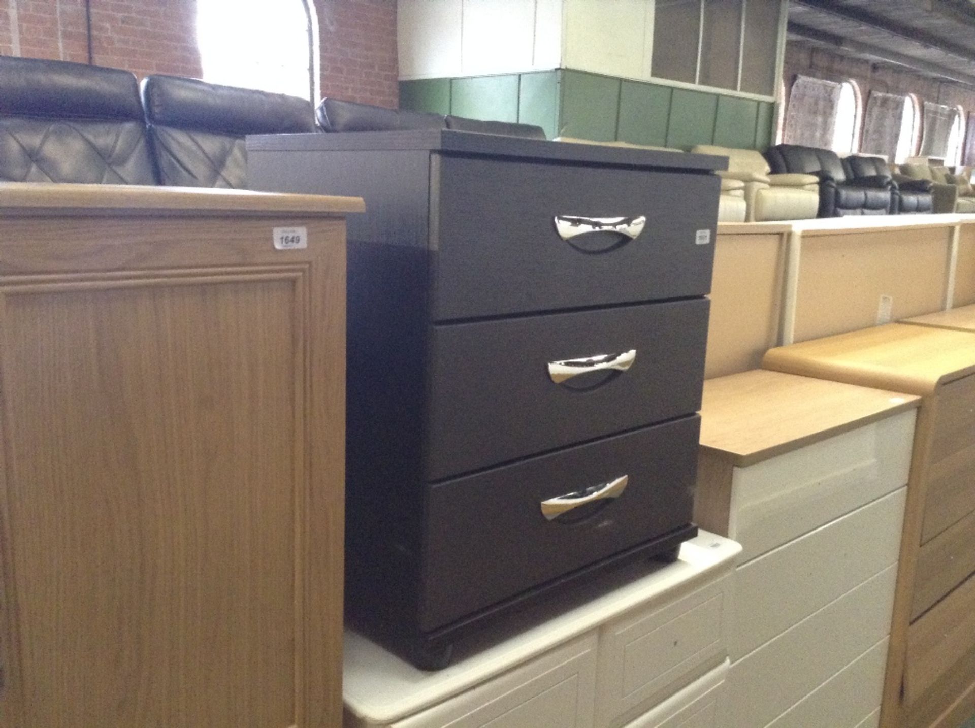 BLACK 3 DRAWER CHEST (return)