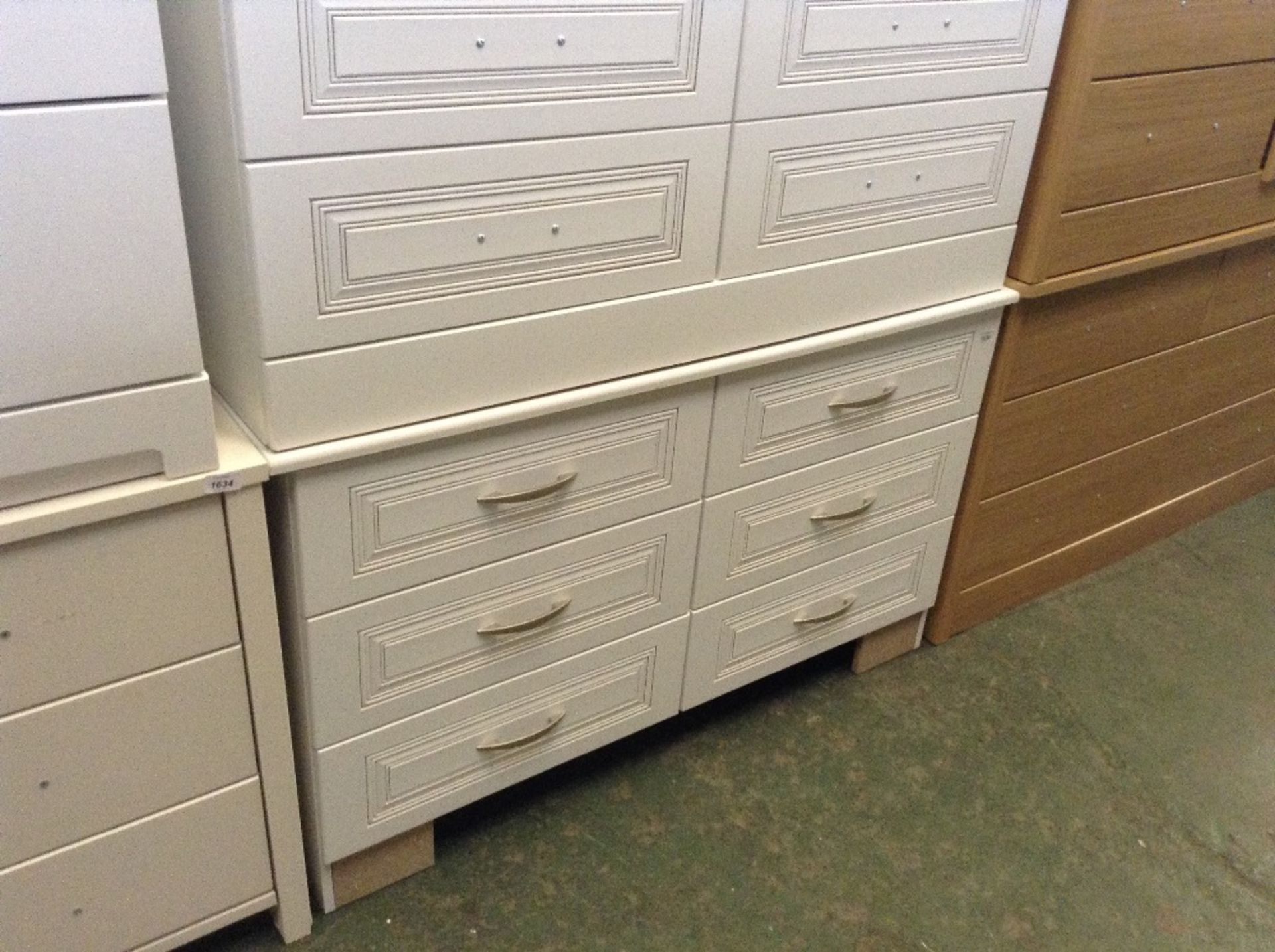 WHITE 6 DRAWER CHEST (missing plinth) (return)