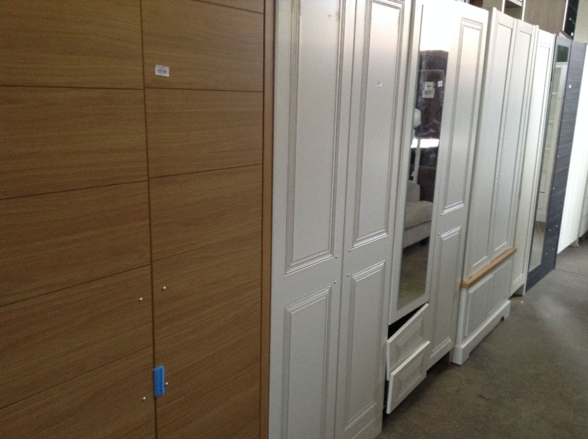 WHITE DOUBLE WARDROBE (return)