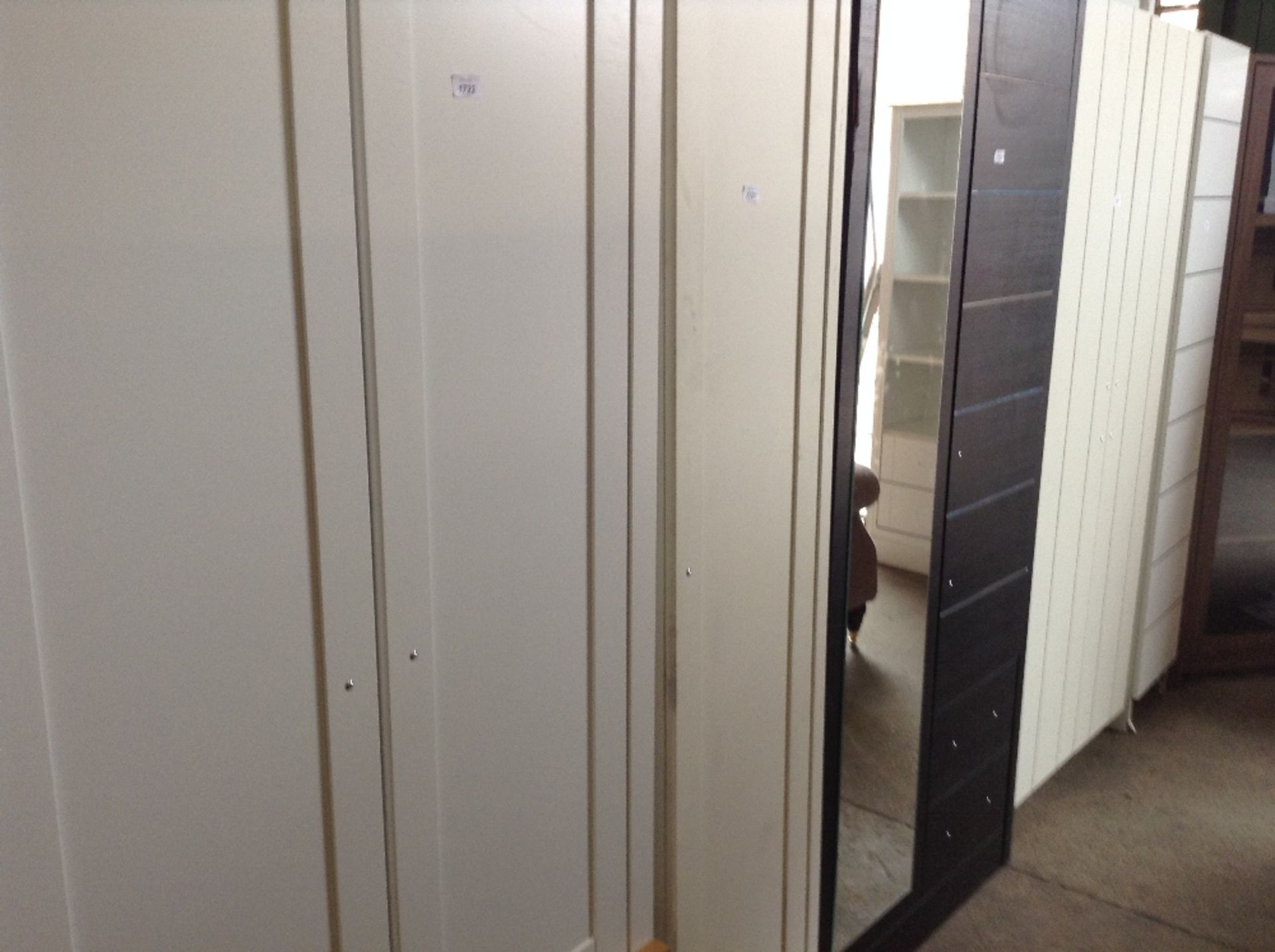 IVORY SINGLE WARDROBE (return)