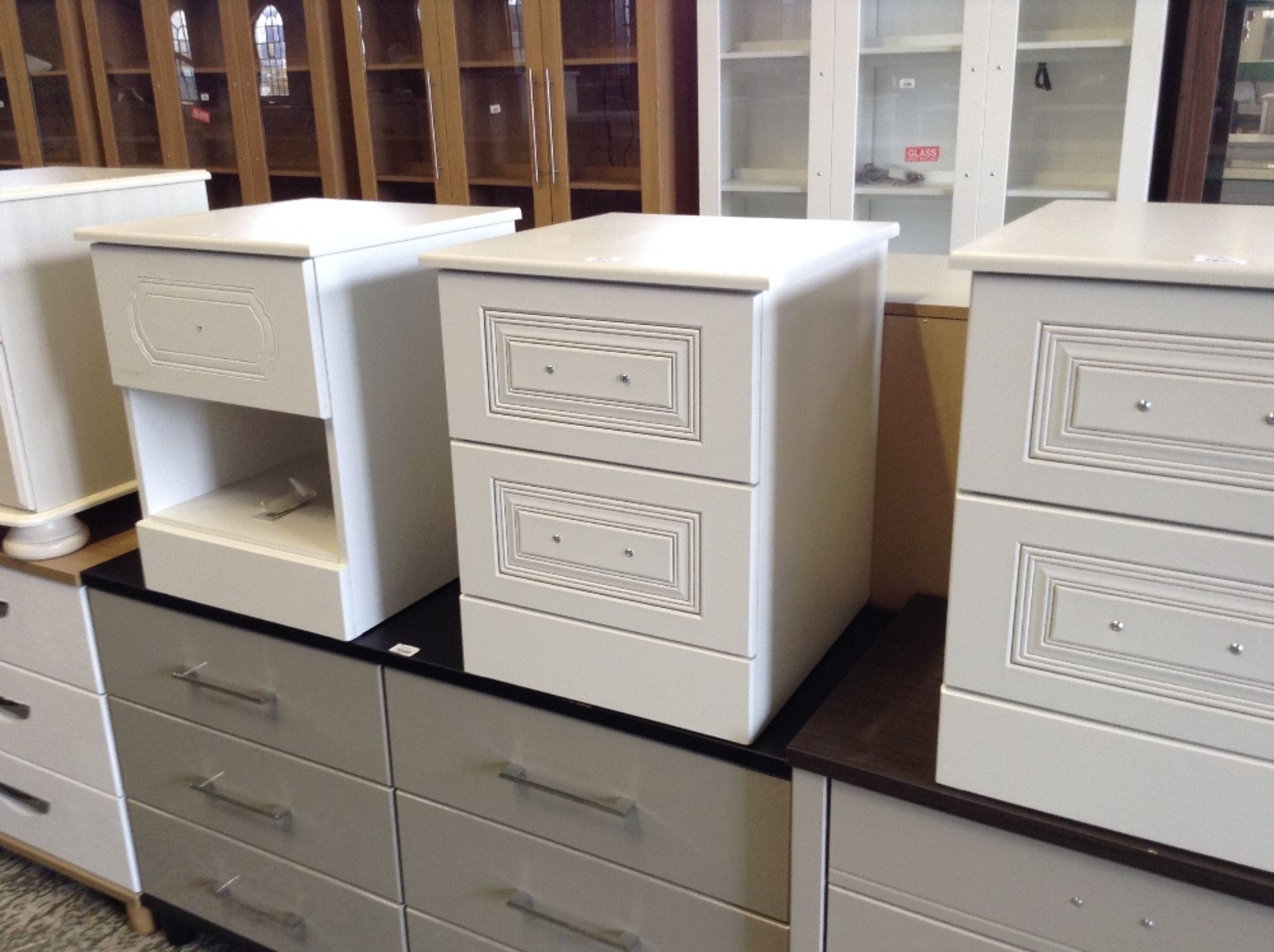 WHITE 2 DRAWER BEDSIDE (return)