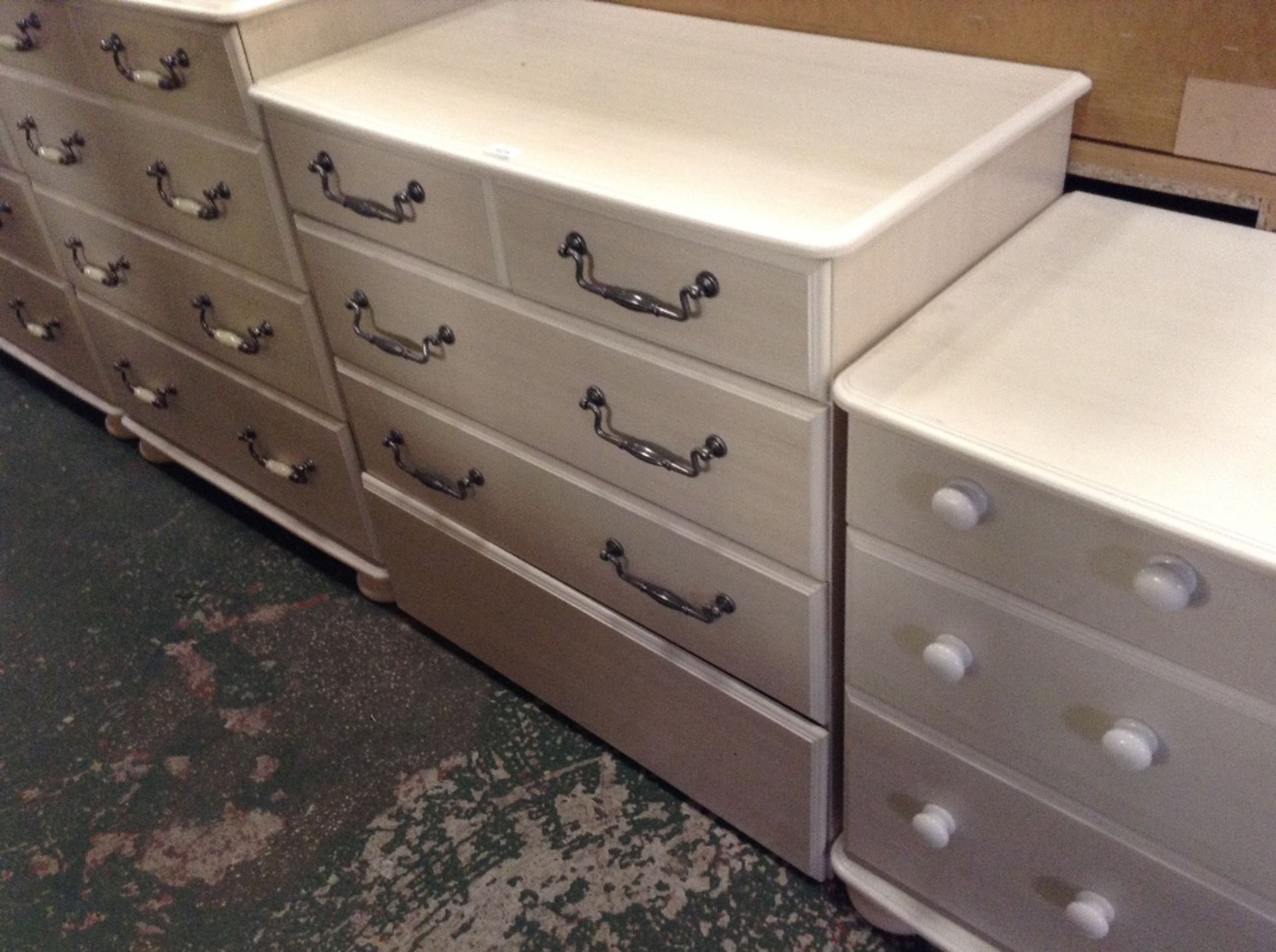 IVORY 2 OVER 3 CHEST OF DRAWERS (missing base and